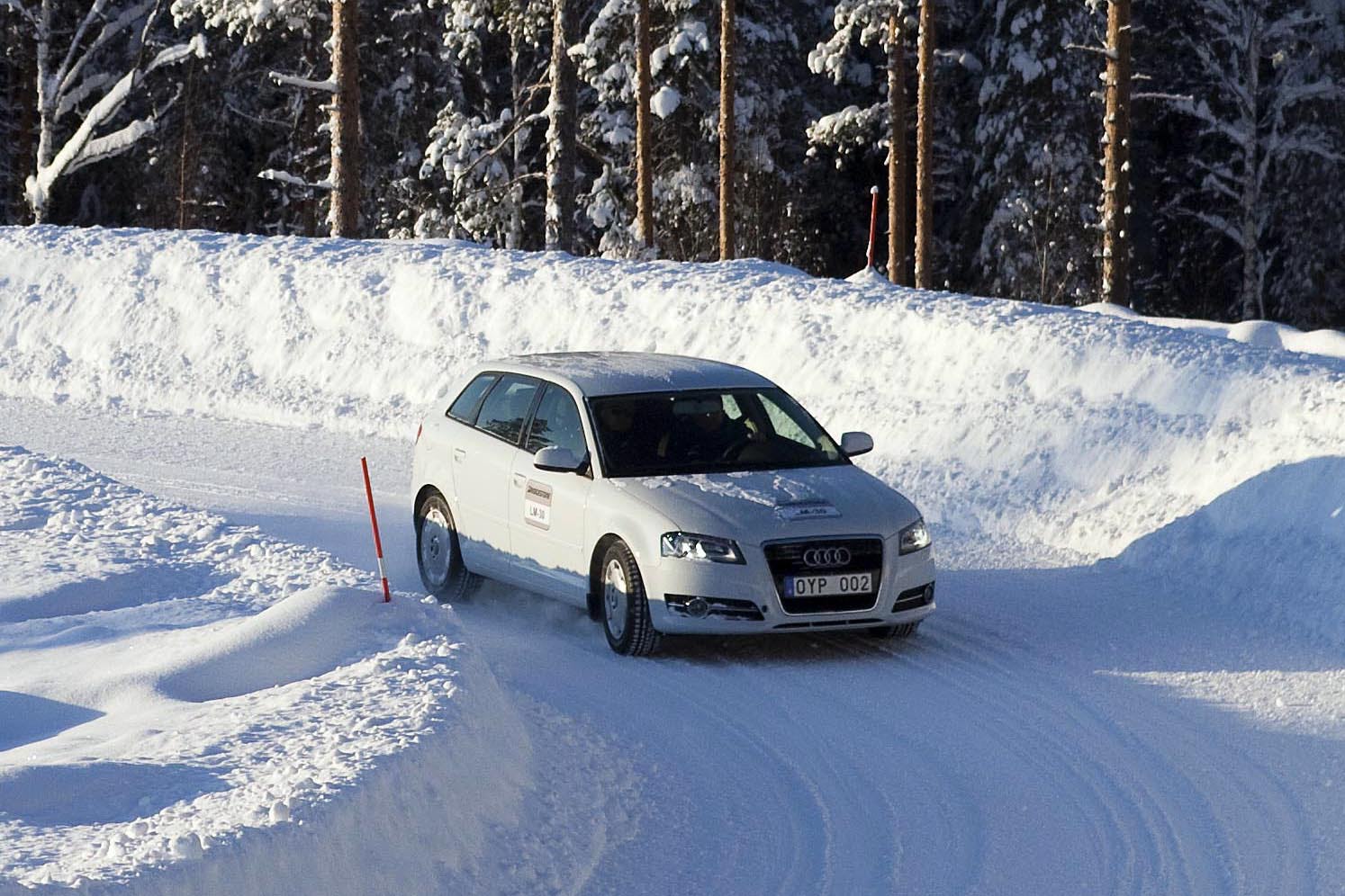 Bridgestone adviseert gebruik van winterbanden, niet alleen wanneer het gesneeuwd heeft.