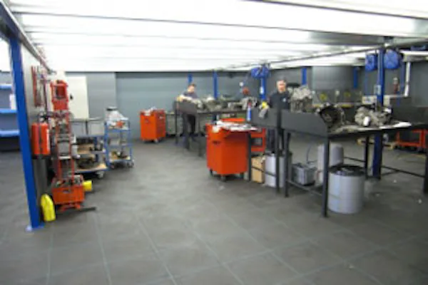 Rhenoy stapt in transmissierevisie