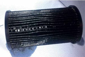 Een flink vervuilt brandstoffilter als gevolg van een defecte tamdempomp. Die haalde daardoor het benodigde volume voor acceleratie niet.