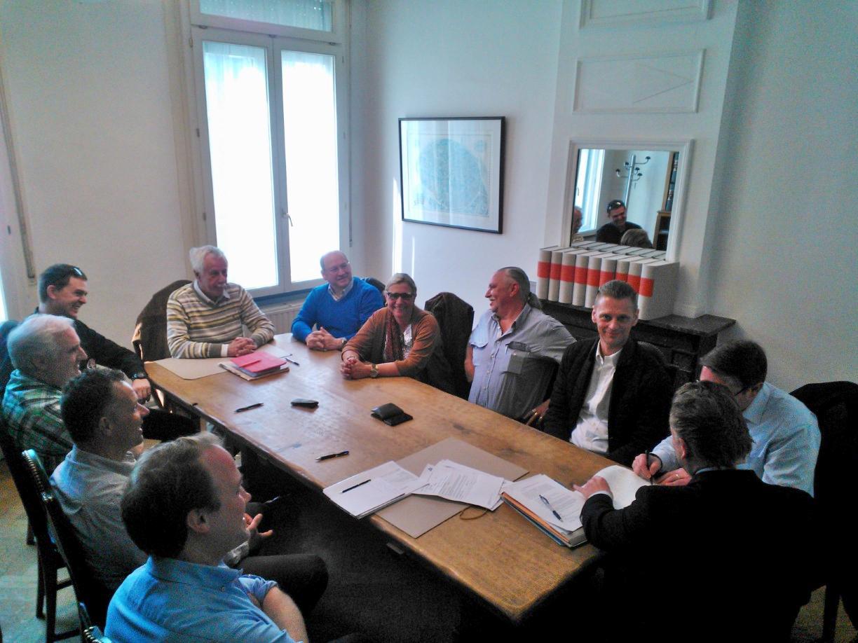 De huidige aandeelhouders zijn verdeeld over Vlaanderen en Brussel: AD Autoparts met 3 winkels (Tessenderlo, st-Truiden en Hasselt), Auto Service (Oudenaarde), Autofix (Harelbeke), Autoplus Dilbeek (Dilbeek), AutoVak (Kontich), Coppin (Oostende), Grauwen en Grauwen Autoparts (Tongeren en Bilzen), Janssens Geerinck (Turnhout) en S.D.S. Car Parts (De Klinge).