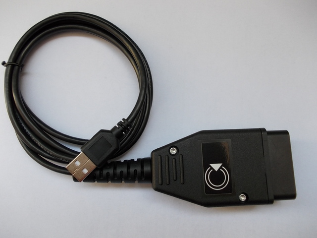 De interface heeft een USB-aansluiting en een zestienpolige EOBD-stekker. De software is te downloaden.