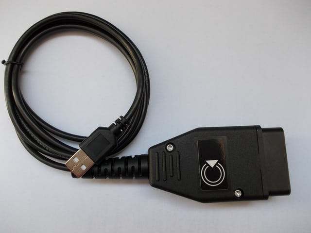 De interface heeft een USB-aansluiting en een zestienpolige EOBD-stekker. De software is te downloaden.