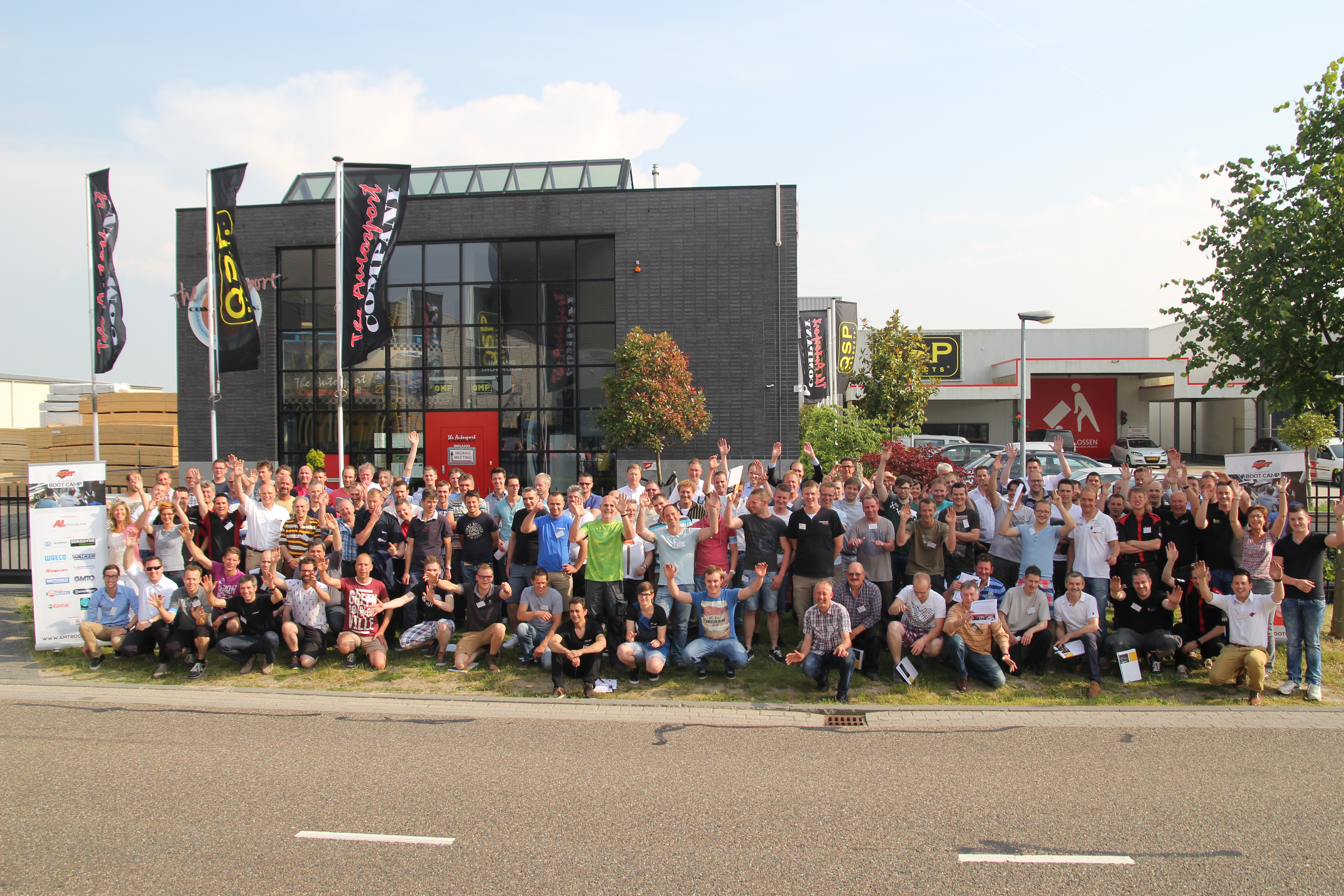 Bijna 100 autotechnici volgden twaalf workshops op AMT Diagnose Boot Camp bij The Autosport Company in Waalwijk. Deelnemers en partners (DiagnosES, Midtronics, Diesel Büchli, Dometic, GMTO, Hella, Snap-On, Tenneco, AA-Equipment, Sergoyne Diagnostics, Dynostar, Castrol en The Autosport Company) bedankt! 