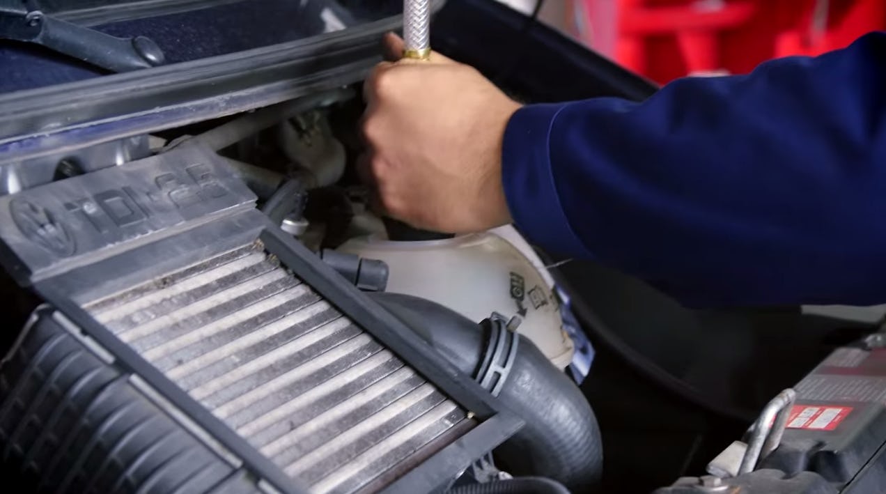 Koelsysteem spoelen, hoe doe je dat?