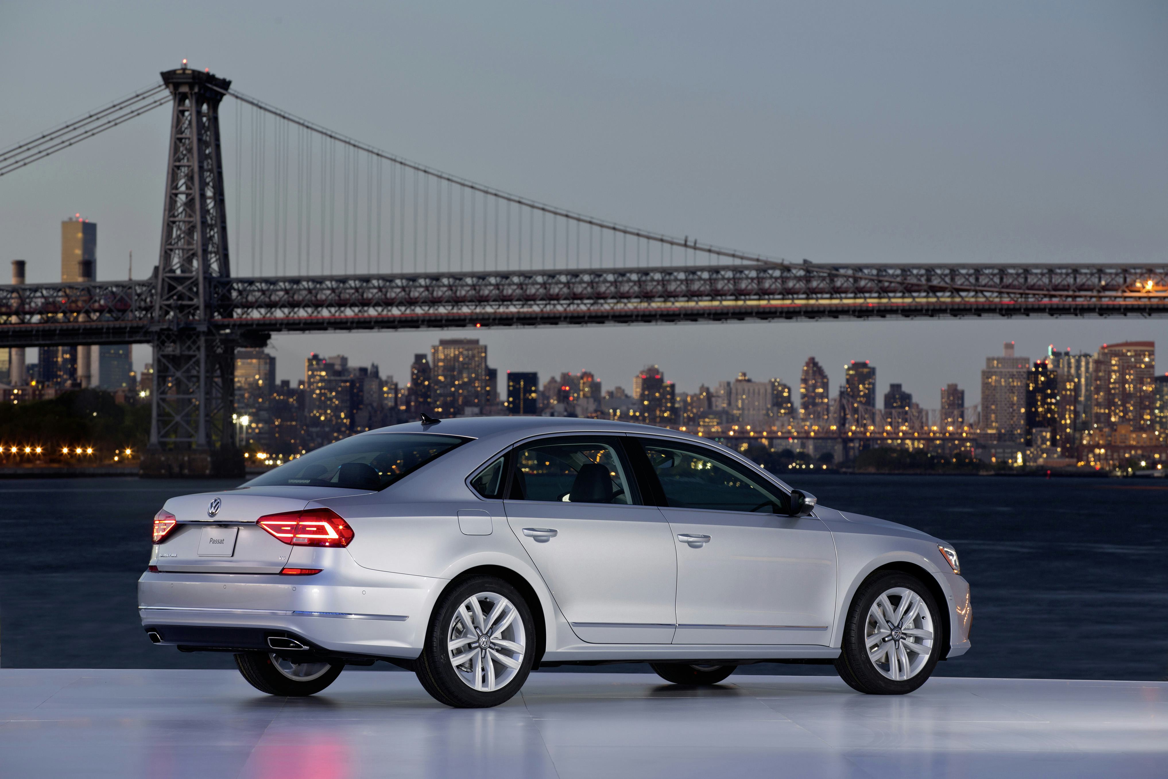 Dat treft nou heel ongemakkelijk: precies nu stelt Volkswagen de nieuwe Passat in VS-versie voor. Maar even niet als 2.0 TDI. Amerikaanse Volkswagens zijn (ook motorisch) anders dan Europese.