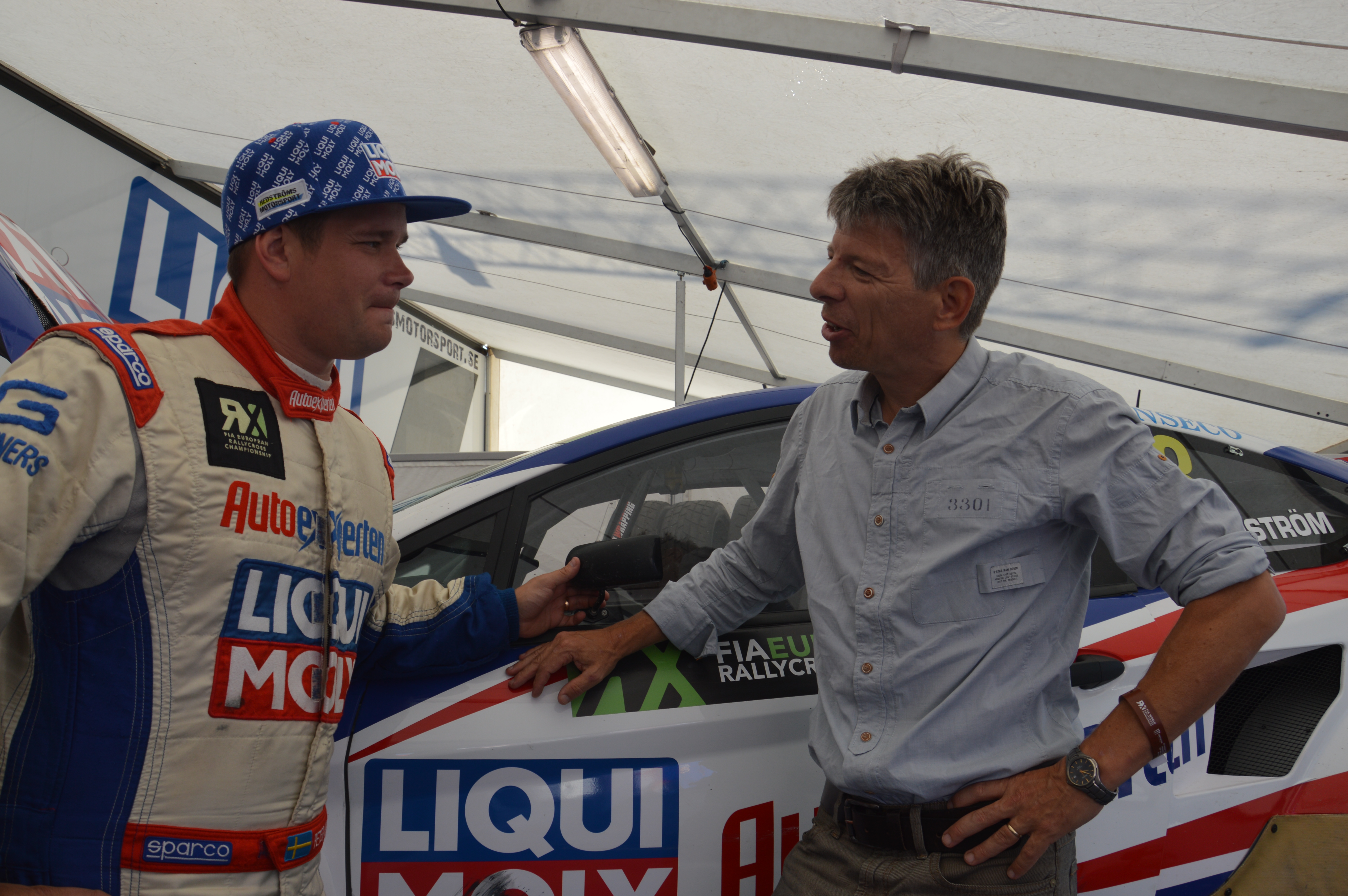 In gesprek met Rallycross-coureur Peter Hedström én antwoorden op prangende olievragen. Een weekendje Hell is de moeite waard!