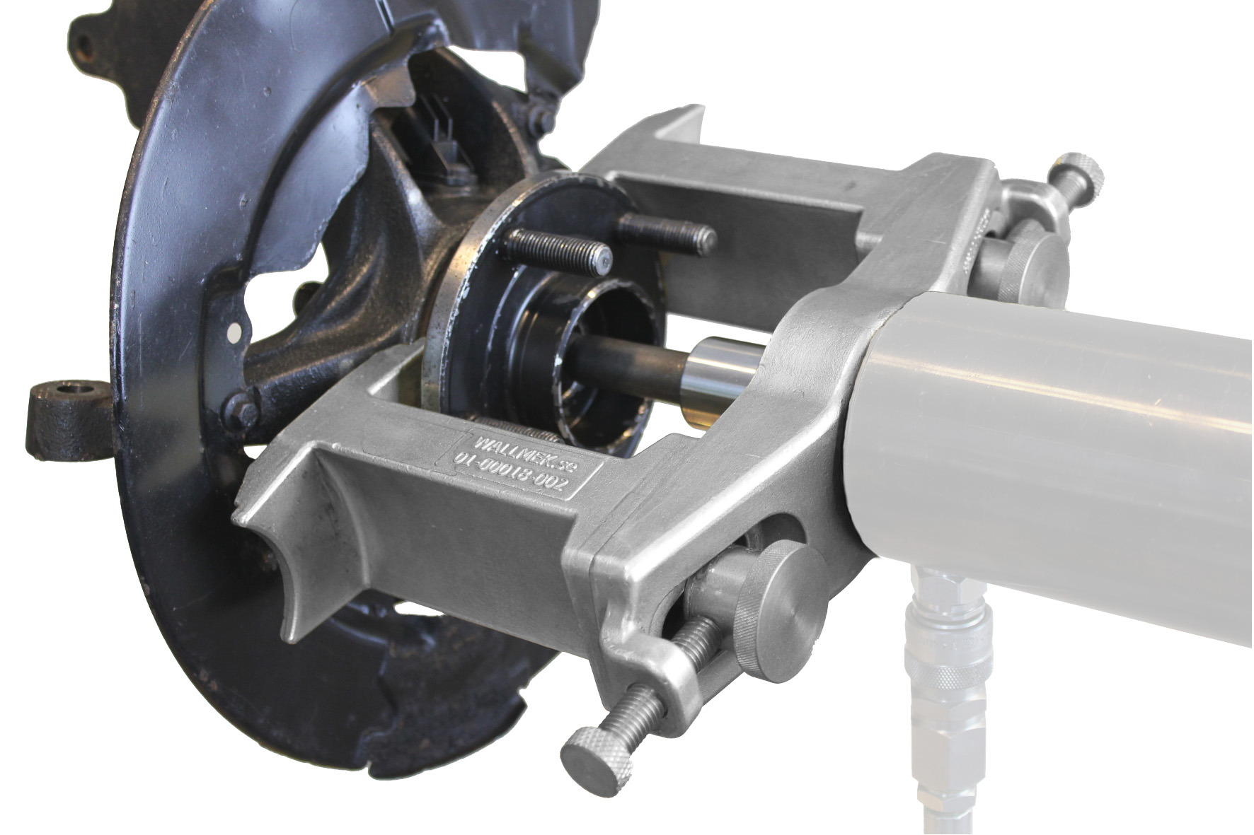 Geld verdienen in de werkplaats? Voorbeeld van Snap-on: “Met de wiellagertrekkerset van Wallmek vervang je het wiellager zonder het fusee te verwijderen. Zo werk je sneller dan de flat-rate tijd.” Meer Voorbeelden? Zie: AMT 9.