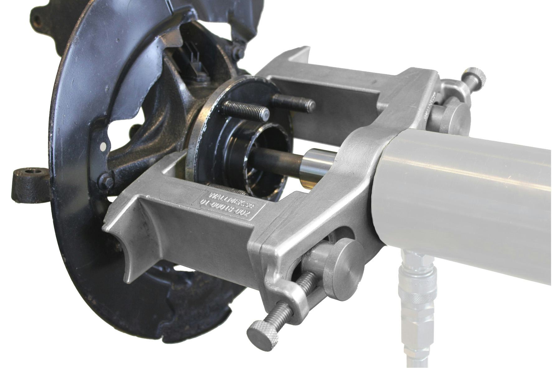 Geld verdienen in de werkplaats? Voorbeeld van Snap-on: “Met de wiellagertrekkerset van Wallmek vervang je het wiellager zonder het fusee te verwijderen. Zo werk je sneller dan de flat-rate tijd.” Meer Voorbeelden? Zie: AMT 9.