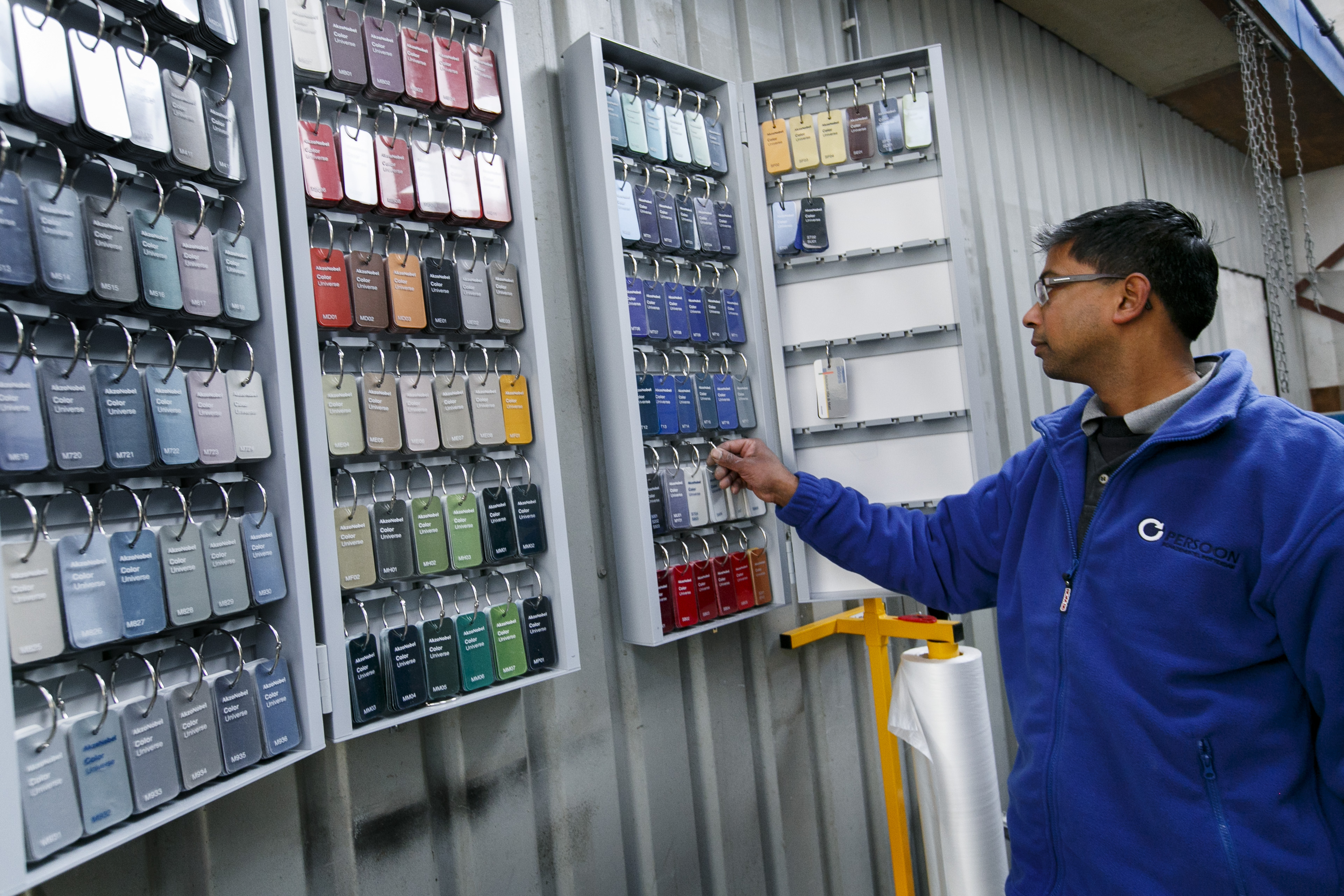 (c) Roel Dijkstra / Foto: Joep van der Pal


bedrijfsreportage bij Persoon autoschadeherstel in Rotterdam