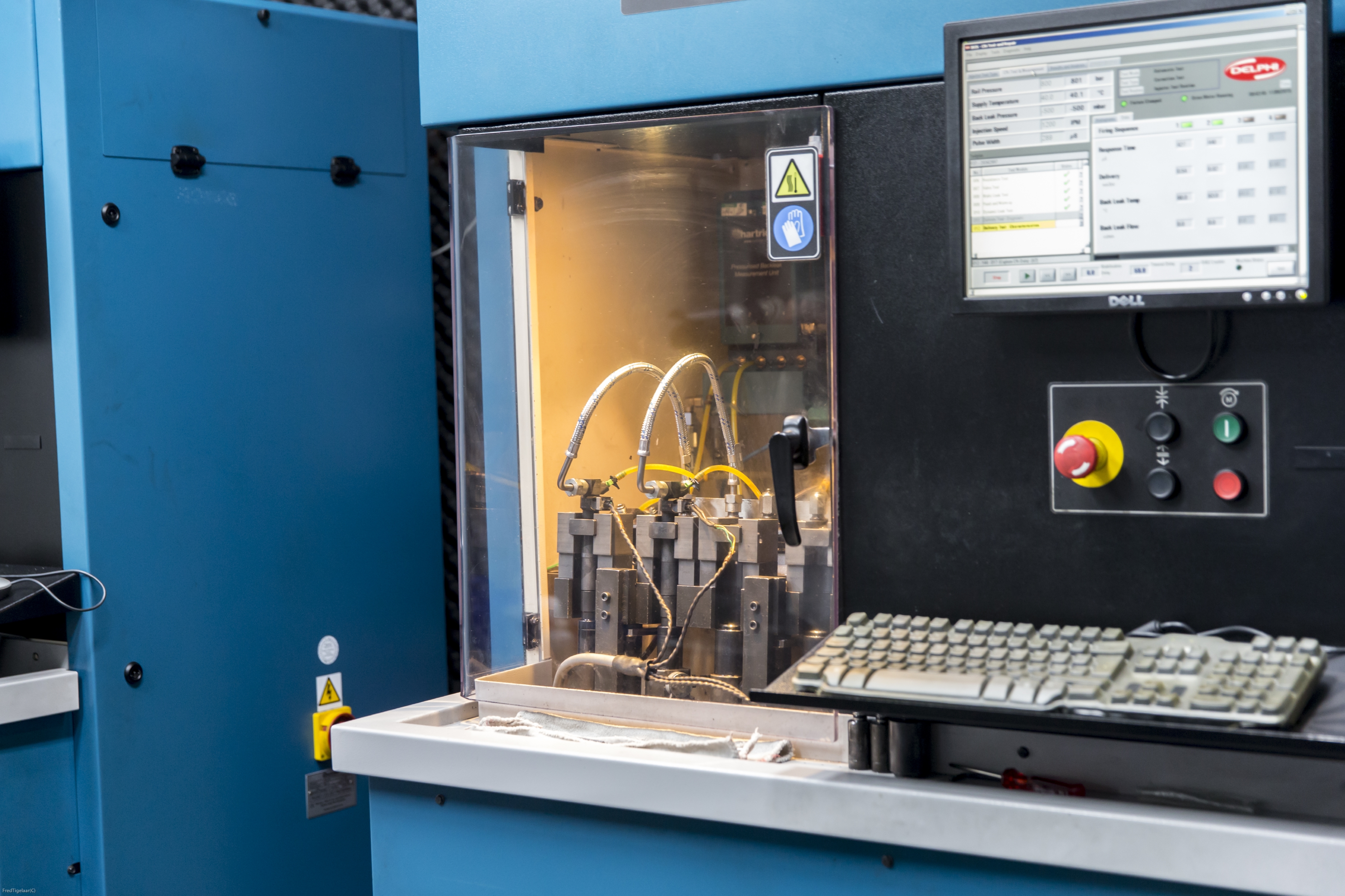 Kies voor originele producten. Diesel Büchli gebruikt een Hartridge-testbank om common rail-injectoren van Delphi te testen. “Er zijn partijen die met namaakproducten en onofficiële testbanken werken. Dan krijg je dan geen nieuwe inleercode”, zegt Hans Gerrits van Diesel Büchli. 