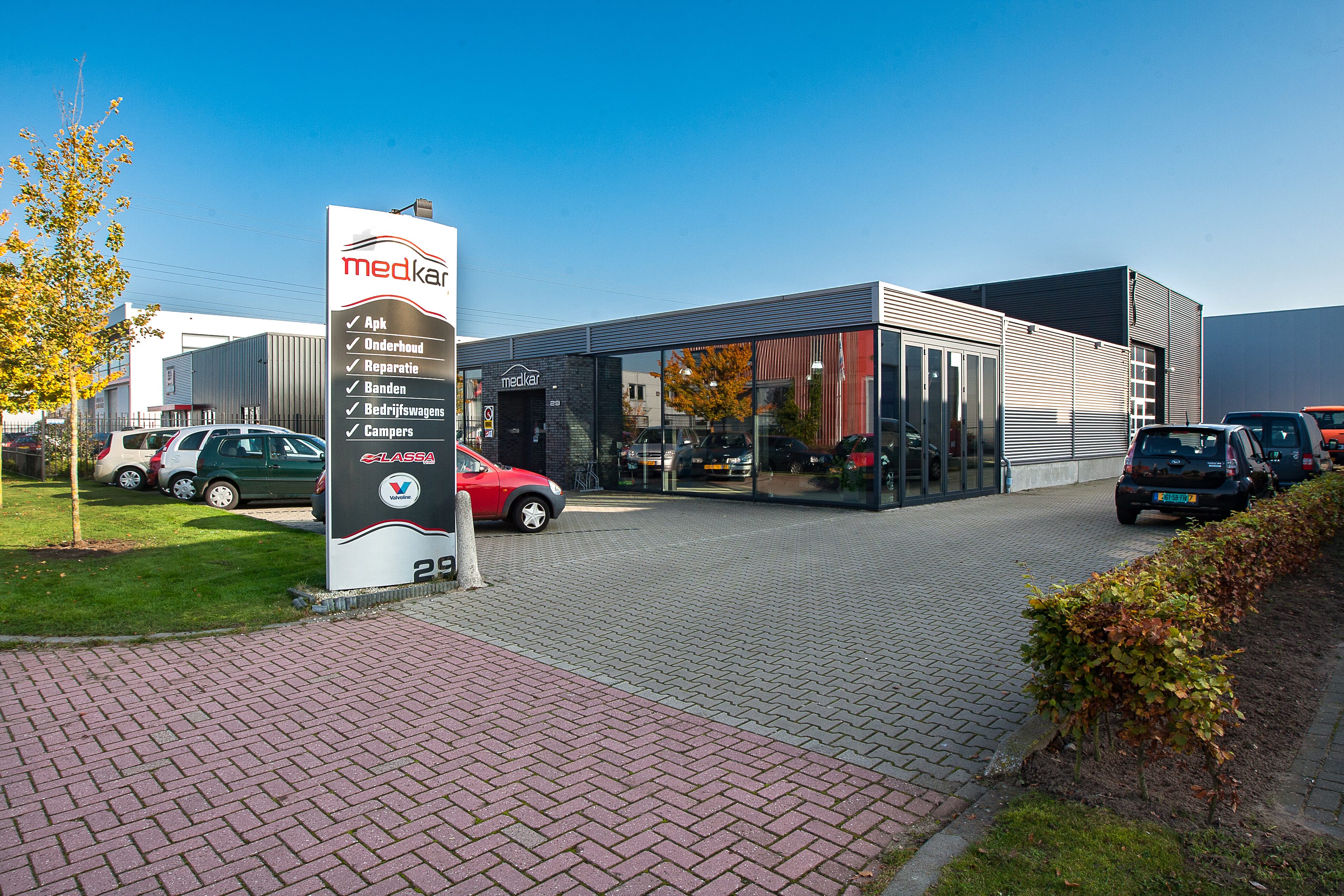 Wel of niet aansluiten bij een garageformule? In AMT 11 zijn verschillende ondernemers aan het woord.