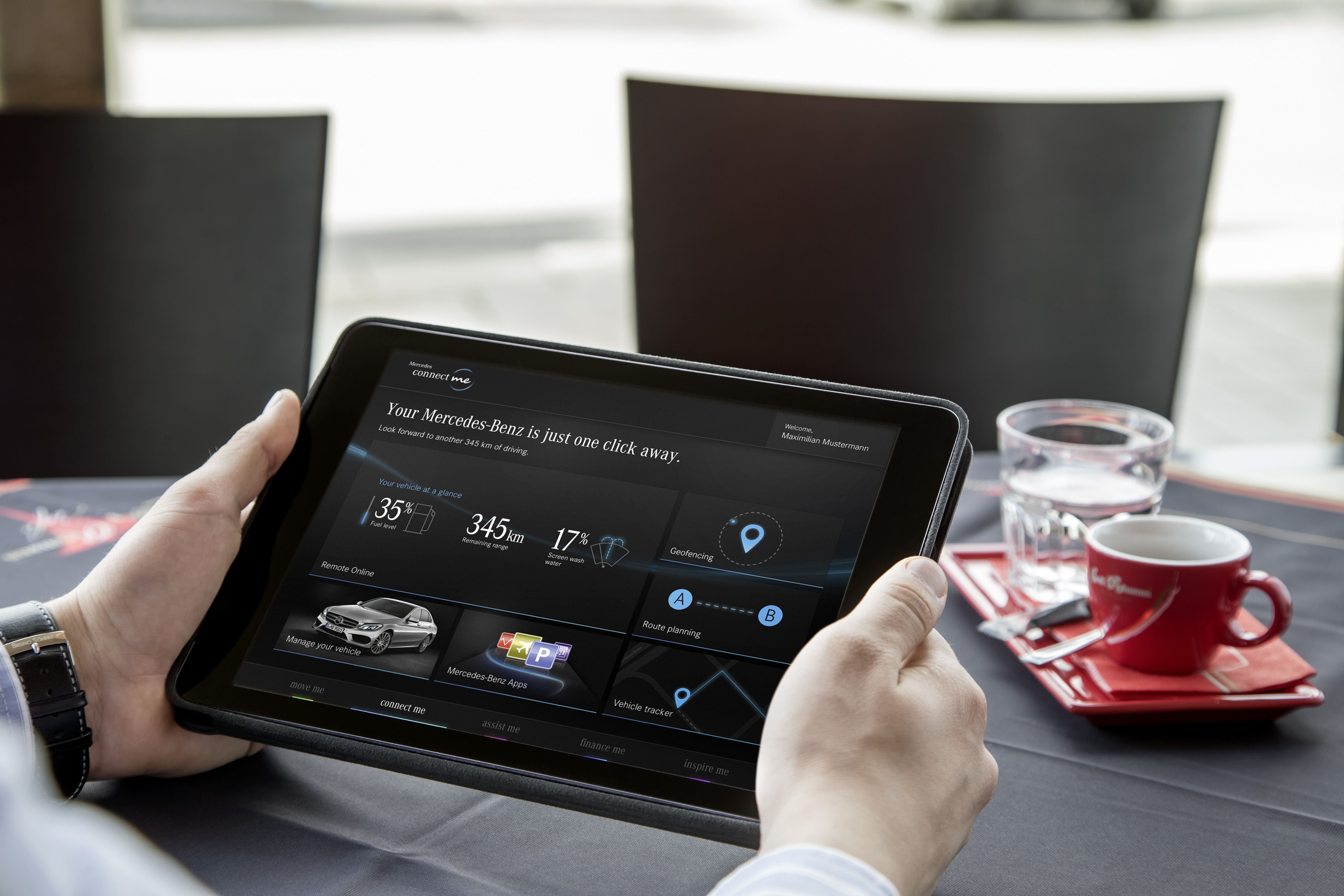 De auto op afstand uitlezen en de berijder extra service bieden. Wat kan het universeelbedrijf allemaal?