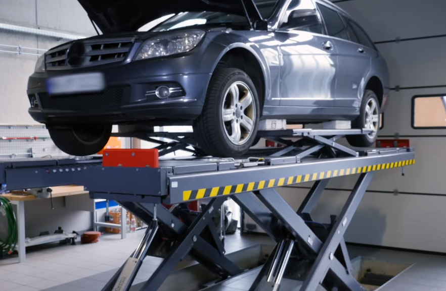 Hoe controleer je de versnellingsbaksteun bij een Mercedes? Meyle doet het voor.