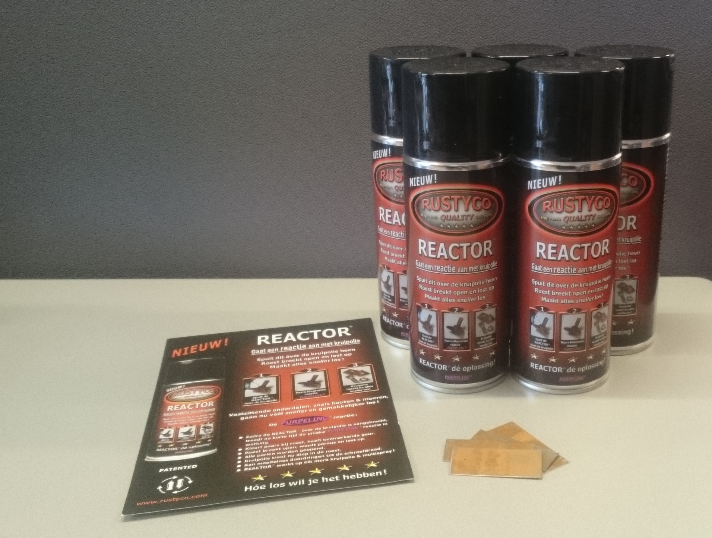 Reactor werkt op elk merk kruipolie en multispray. De vloeistof kleurt paars wanneer het reageert met roest.