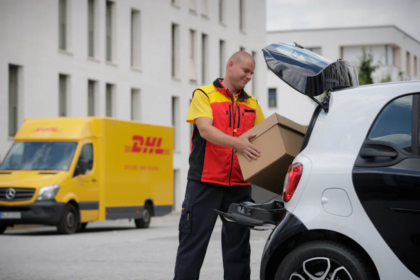 DHL test bezorgen in kofferbak met Smart