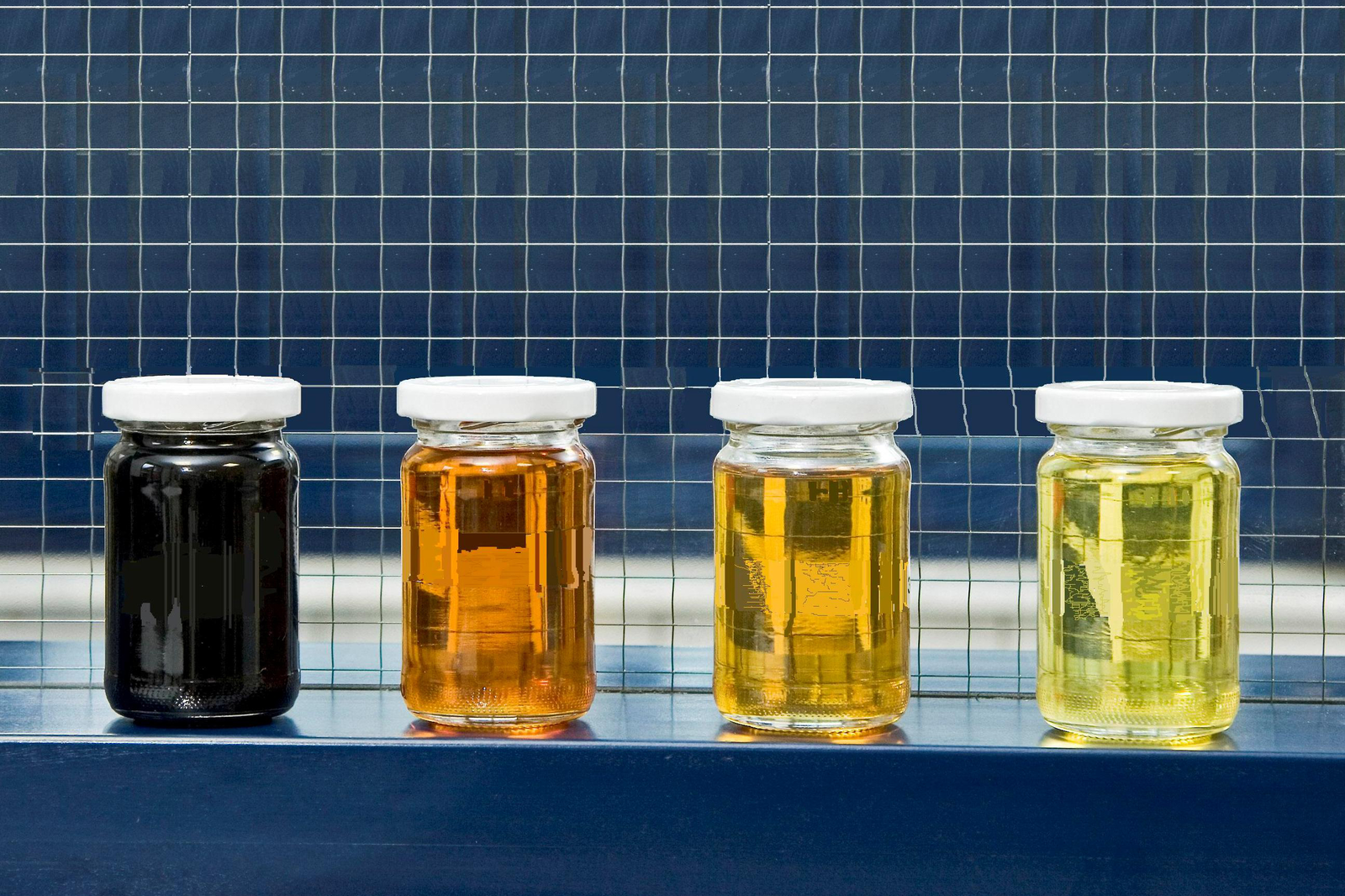 Smeermiddelen zijn een complex product. Kun je zomaar, zoals een kennis noemde, een 'discounterolie' gebruiken? Of gaat dat mis?