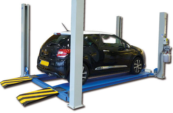 Drie sterrenpakket, maar toch compleet: vierkoloms hefbrug, 4 gas emissietester, EOBD scantool, VLT rollenremtestbank en een koplampafstelapparaat. Goed voor acht keuringen per dag per keurmeester.