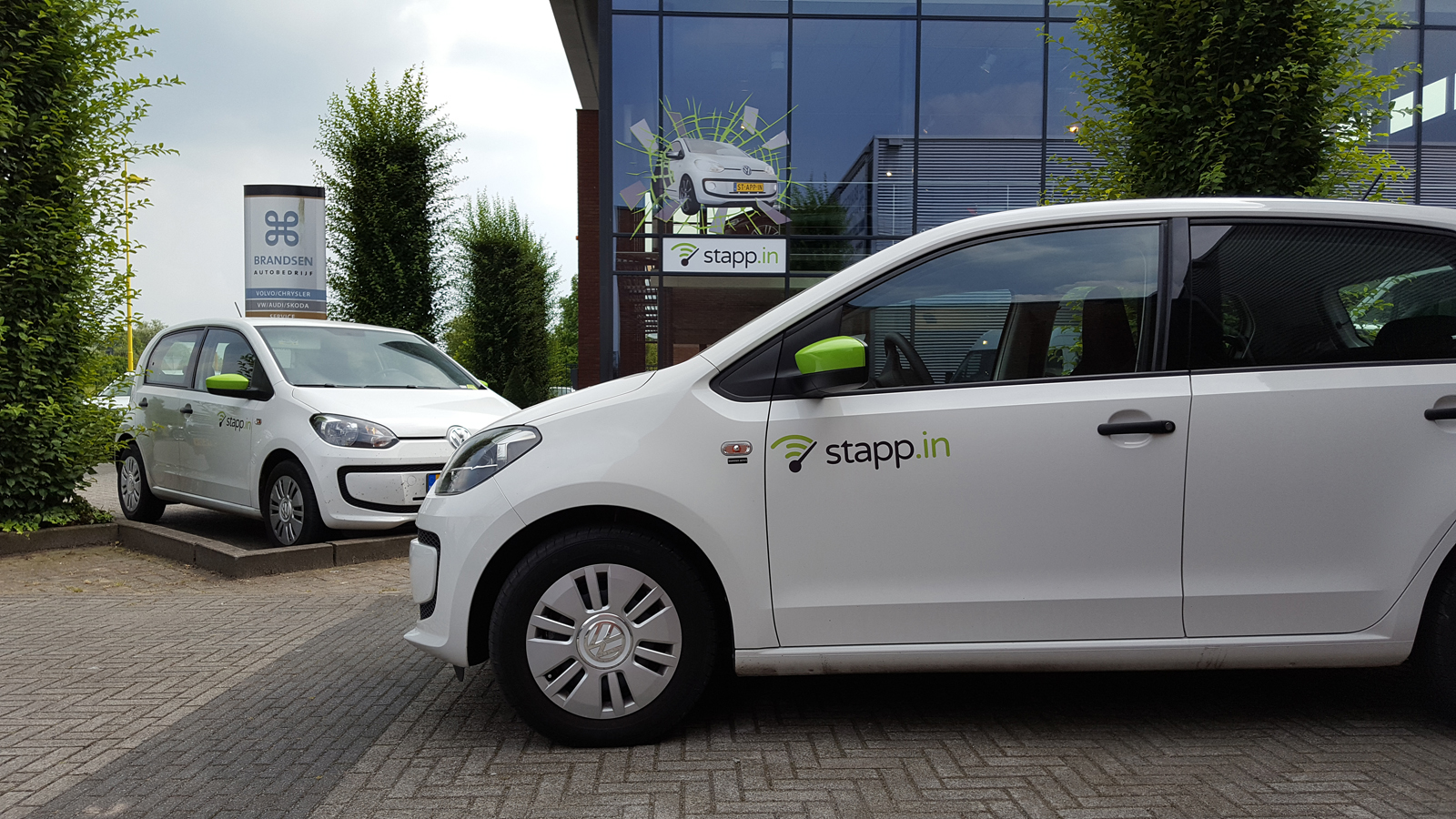 Met de Stapp.in app kunnen klanten van Carteam-garages een deelauto reserveren en rijden.