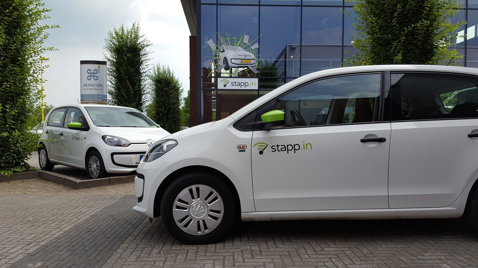 Met de Stapp.in app kunnen klanten van Carteam-garages een deelauto reserveren en rijden.