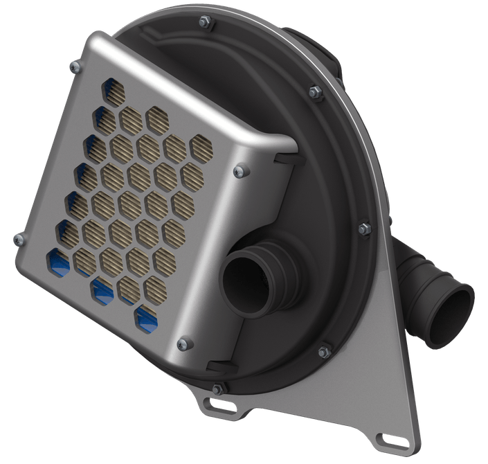 De inlaatzijde van een Impuls Drum Charger voor een scooter, met direct erop gebouwd luchtfilter. Daarnaast de pijp waar druklucht uitkomt. Aan de andere kant zit de pijp waar uitlaatdruk binnenkomt.