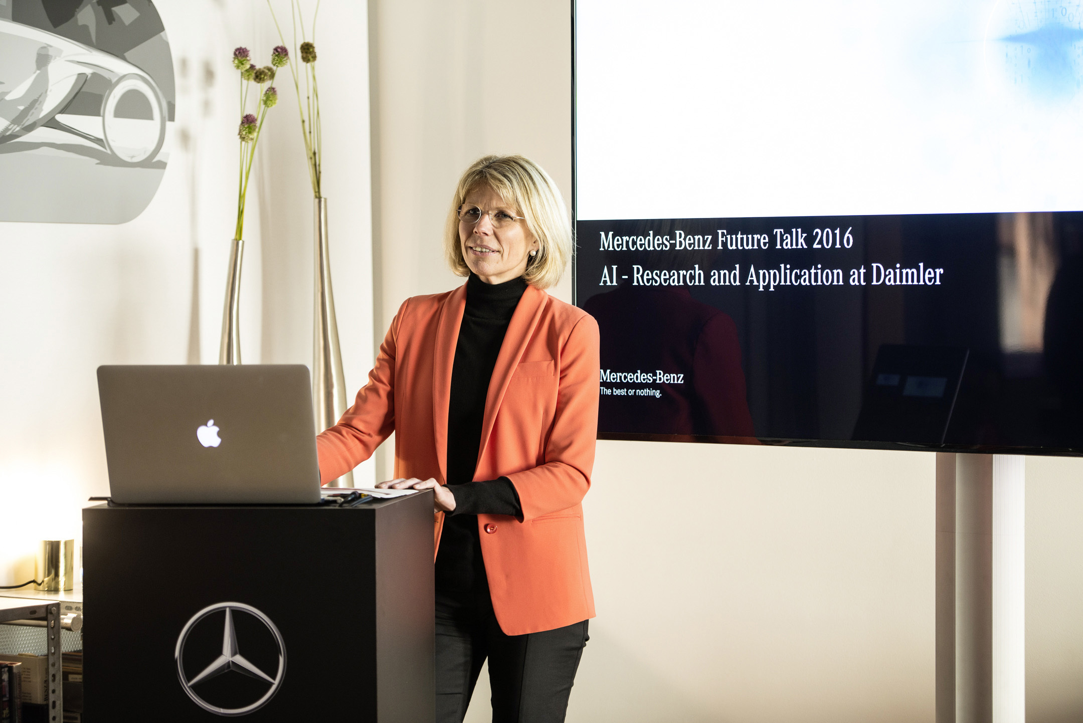 Anke Kleinschmit, Hoofd Daimler Group Research, spreekt tijdens de Mercedes-Benz Future Talk in Berlijn over kunstmatige intelligentie.