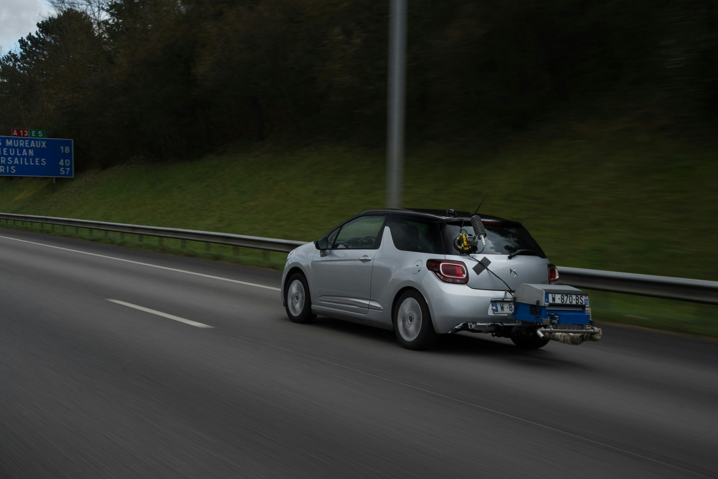 Een nog komend EU-besluit moet regelen hoe precies een RDE-test gereden dient te worden, zodat rijstijl minimale invloed heeft, en emissie in de stad zwaarder telt dan erbuiten.