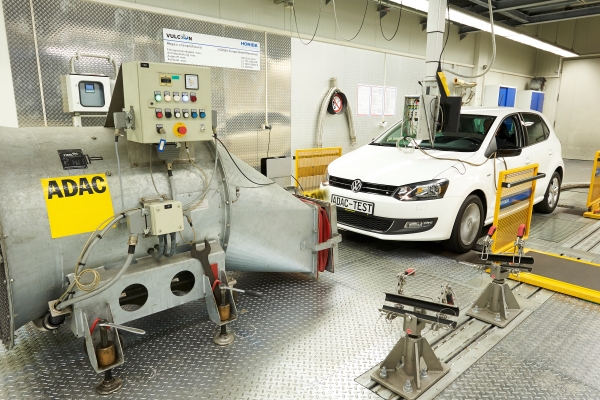 Werkwijze van de ADAC: VW diesel kopen, meten in het lab en op de weg, update bij de dealer laten doen en opnieuw meten. Is zo’n geüpdate sjoemel-VW wel schoon?