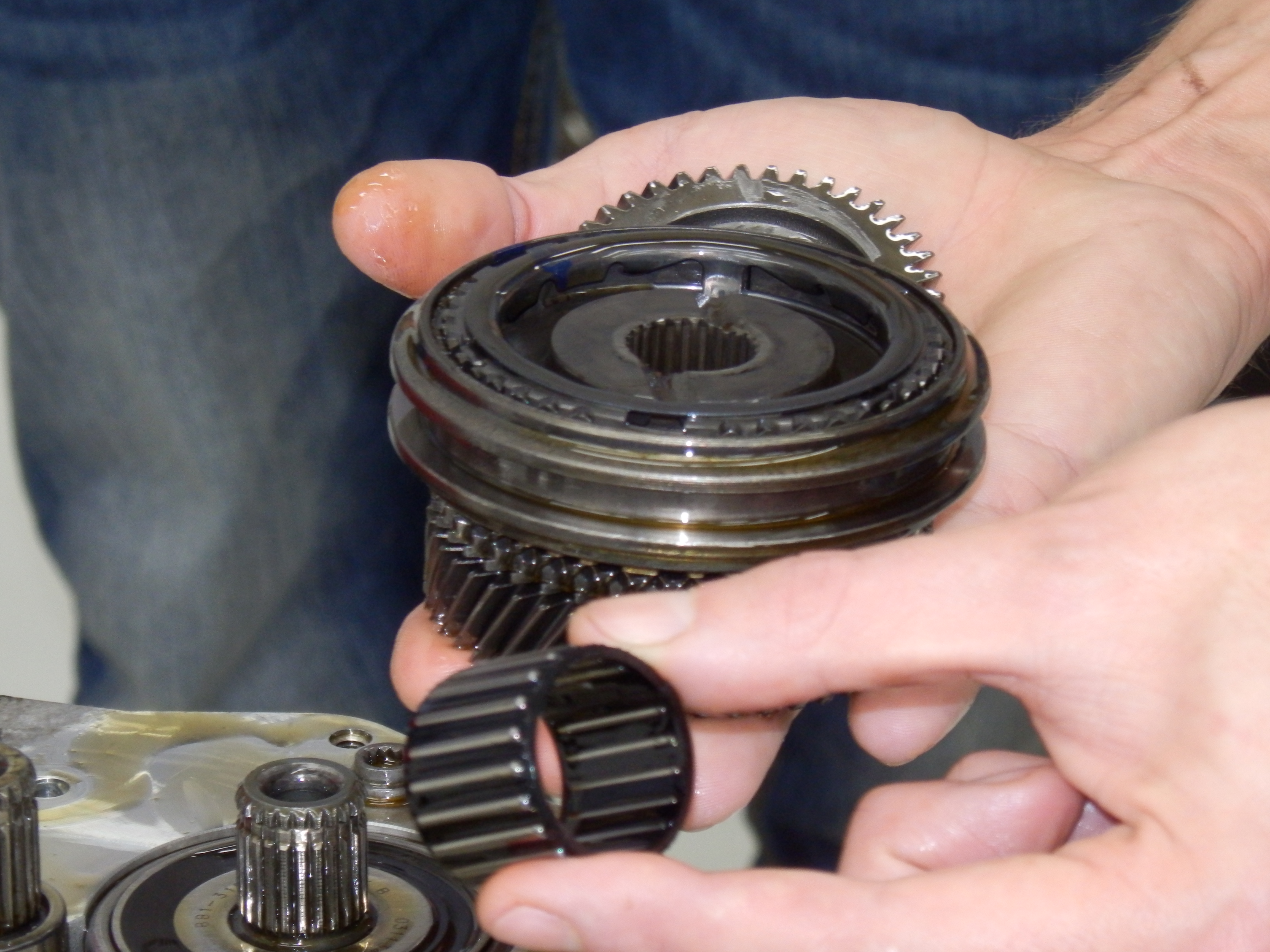 Zelf een versnellingsbak reviseren? Bekijk de video in het AMT Maanddossier.