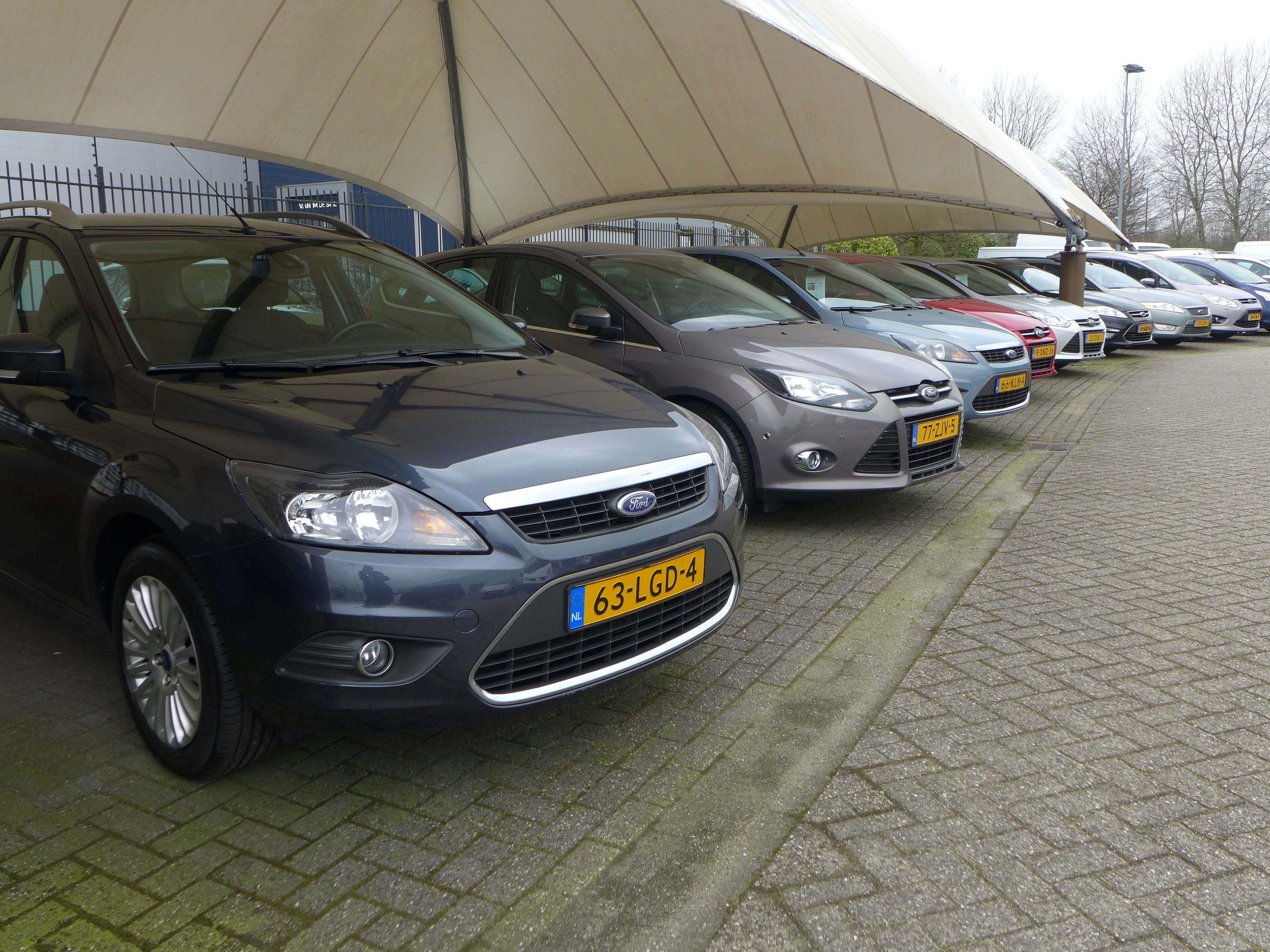 Kiezen: alleen occasions van het eigen merk, of een gevarieerd aanbod?