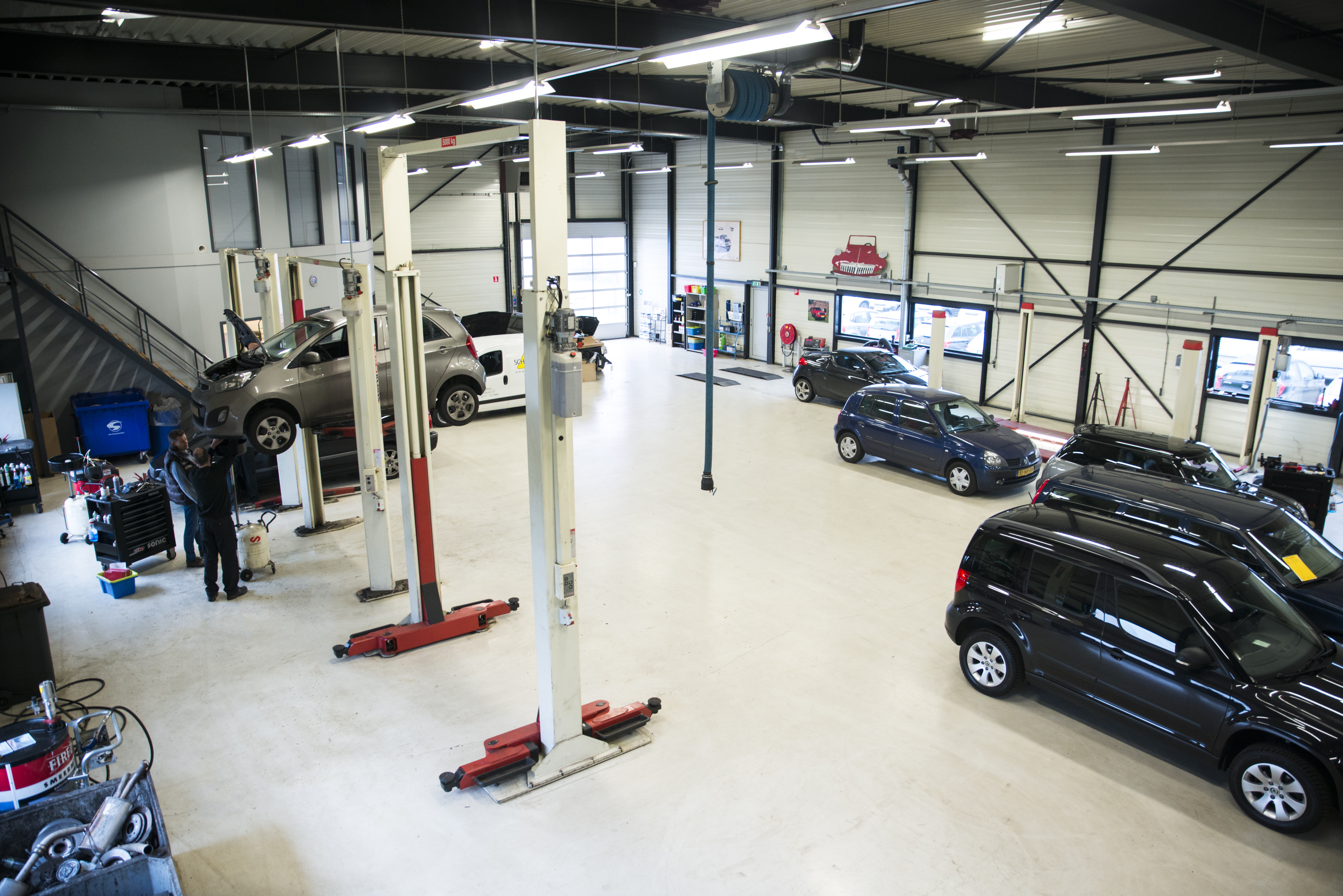 Een goede houding is belangrijk. Werken met een brug maakt dat gemakkelijker, maar zorg ook dat de brug op de juiste hoogte staat voor de werkzaamheden die je op dat moment uitvoert.