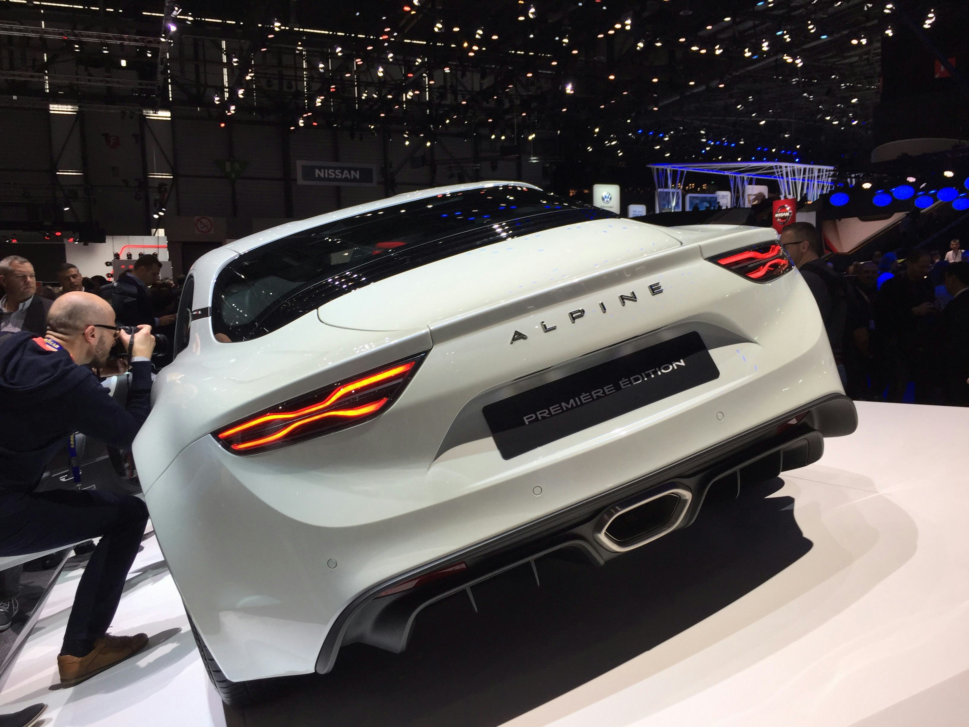 Een van de grote primeurs op de Autosalon van Genève, de reïncarnatie van Alpine. Prestaties zijn uitstekend, maar ook de uitstoot werd opmerkelijk duidelijk benoemd.