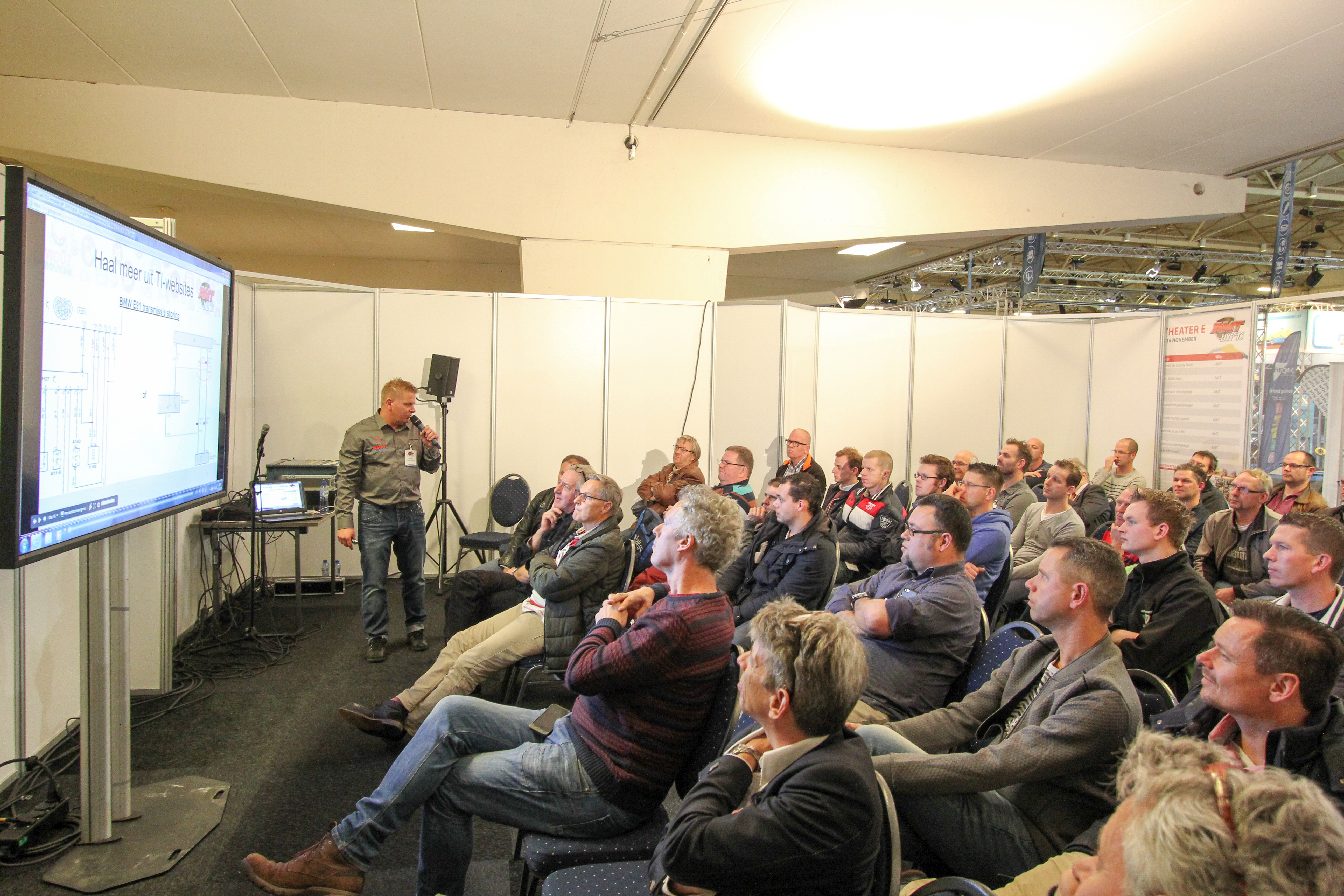 Volle bak bij de sessie over gebruik van technische informatiesites van autofabrikanten. En een overtuigende presentatie van Iwan Kennis waarom het veel oplevert door toegang te kopen.