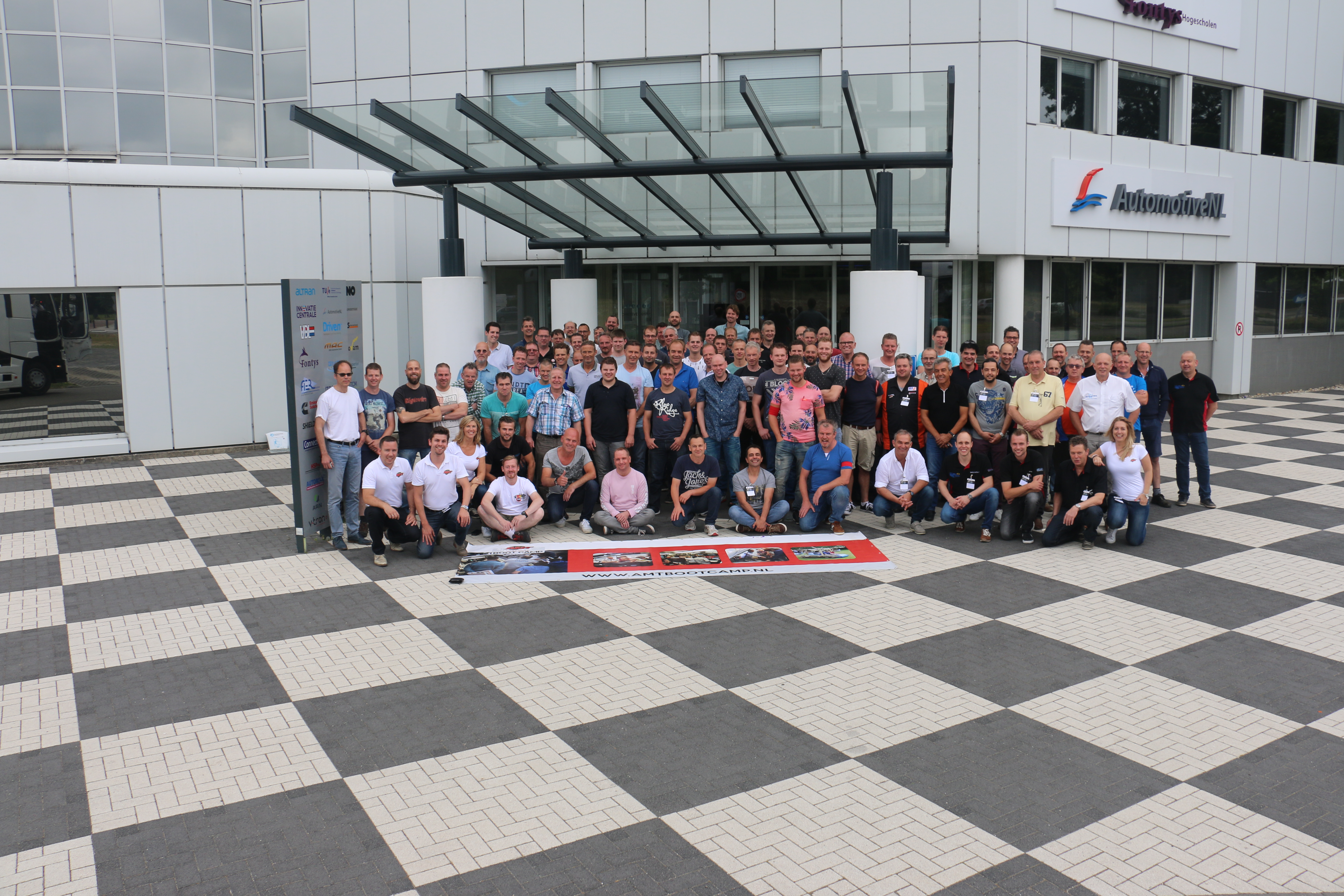 Zo'n tachtig autotechnici volgden tien workshops op AMT Diagnose Boot Camp bij de "Automotive Campus" in Helmond. Deelnemers en partners (SUMMA, Sergoyne Diagnostics, GMTO, Delphi, AA-Equipement, Innovam, AL Autodiagnose, Volvo Trucks, Jan Wouters van NCAD en AC-Tronics) bedankt!