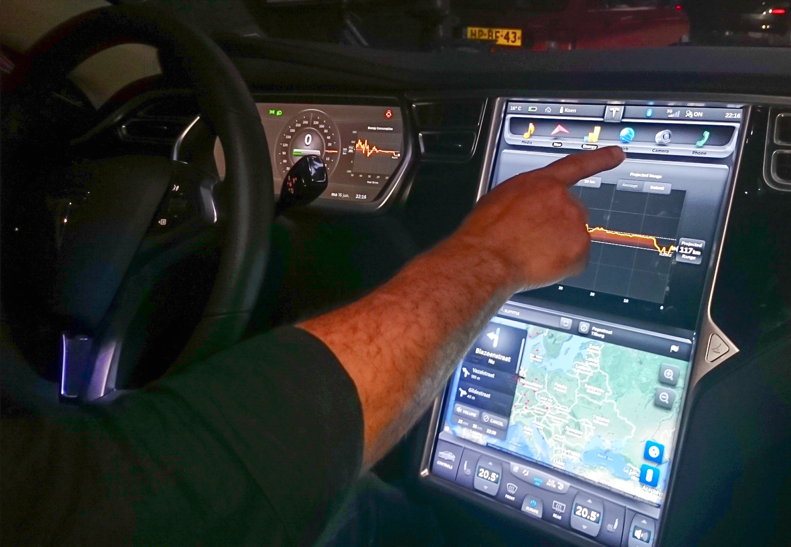 Deurvergrendeling en touchscreen werken volgens dit principe.