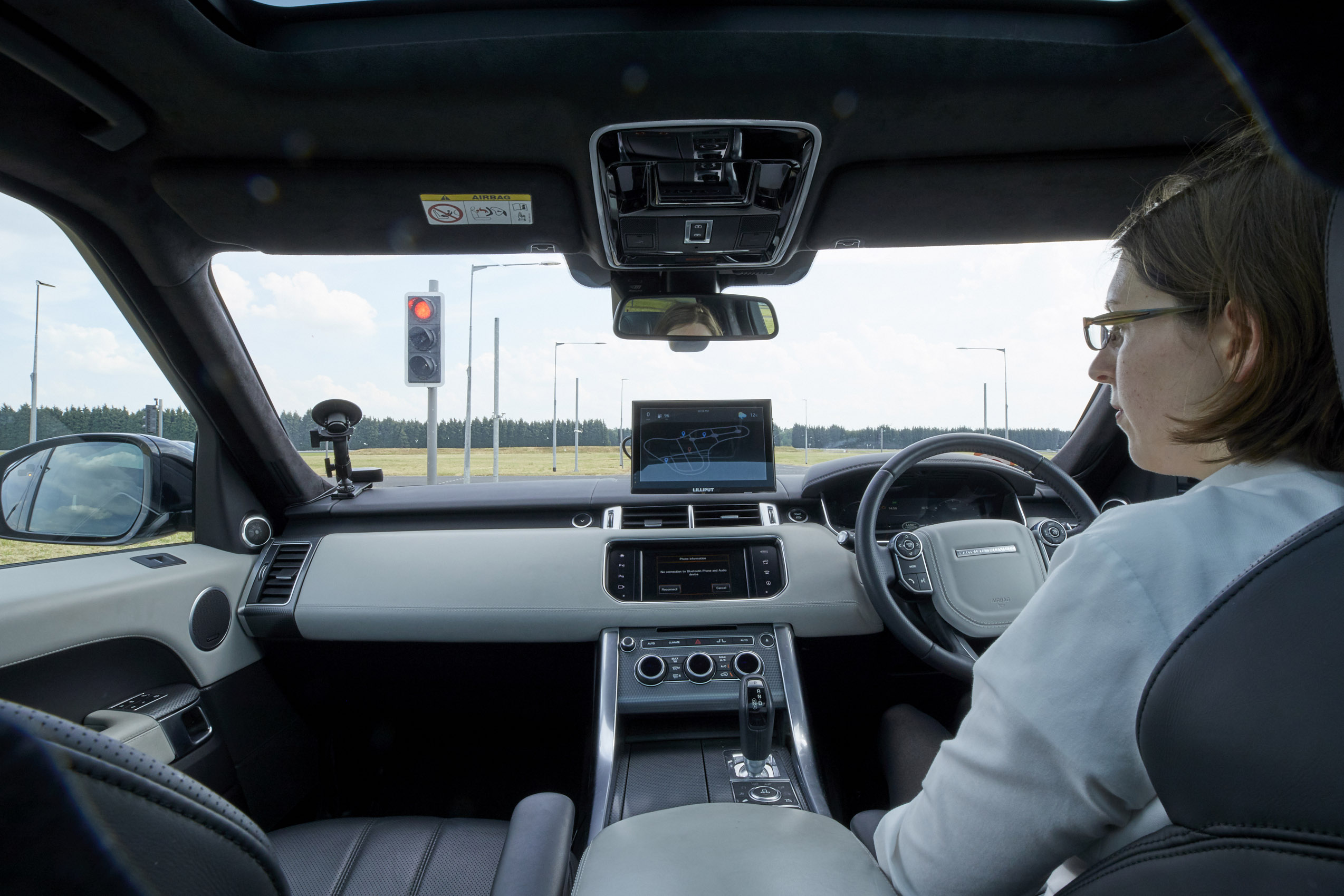 Op experimentele basis zal Jaguar Land Rover volgend jaar in echt stadsverkeer verder testen met Autonomous Urban Drive, volgens hen autonoom rijden op niveau 4, binnen tien jaar in productie.