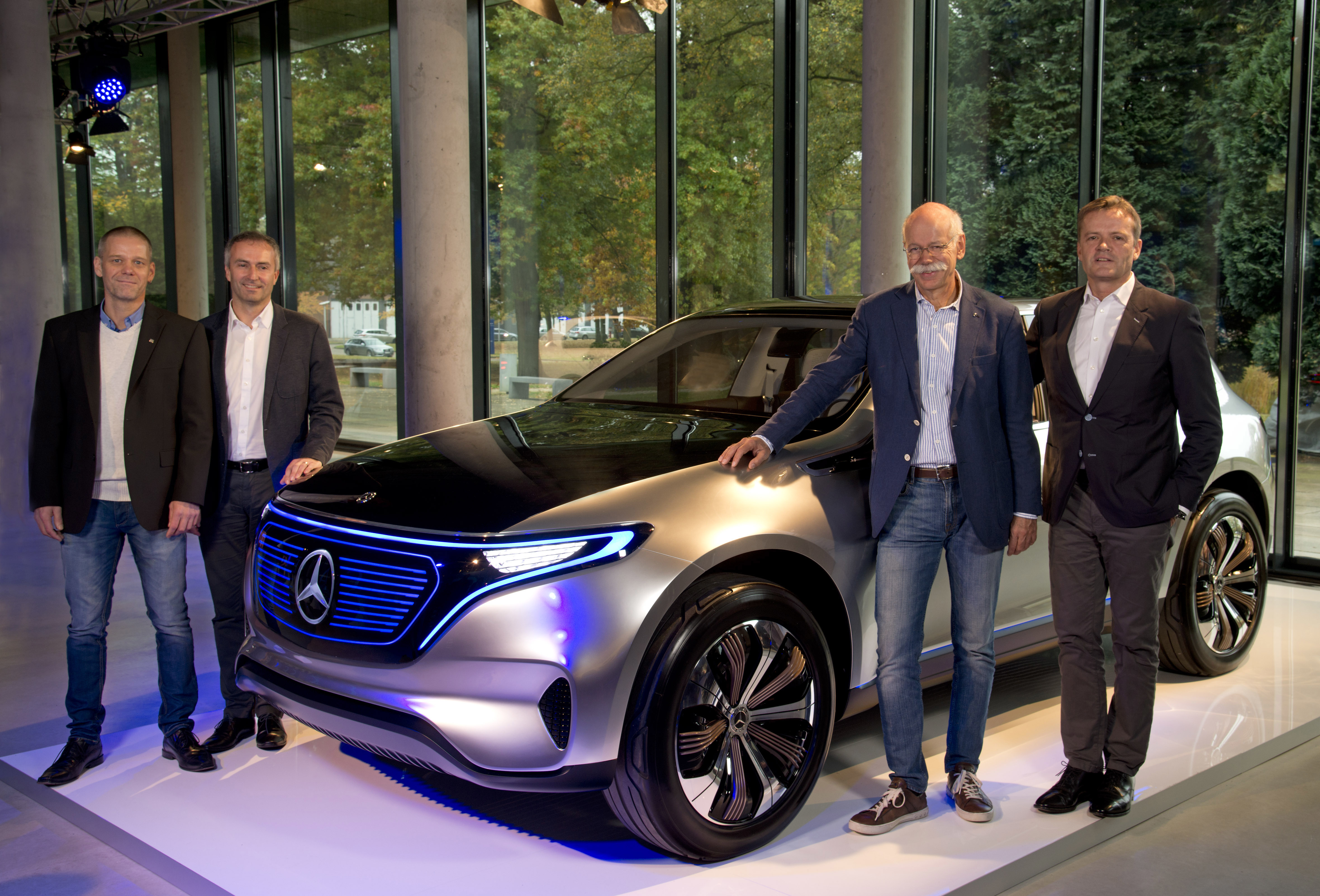 Welke veranderingen voorziet Mercedes-Benz de komende jaren voor het autobedrijf als het gaat om connectiviteit, elektrisch rijden en  klantcontact?