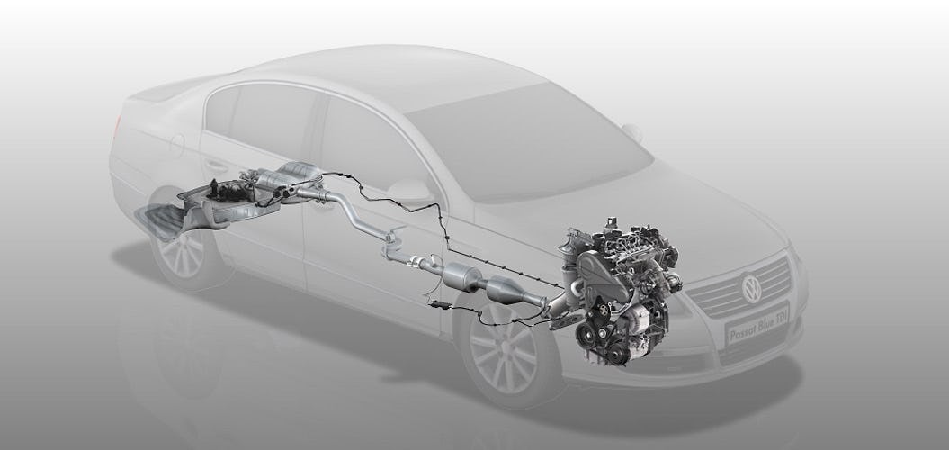De beste oplossing voor diesels is een SCR katalysator, maar dat is duurder. Dus liever niet, en laag verbruik (weinig CO2!) telt ook veel zwaarder dan permanent schoon uitlaatgas.
