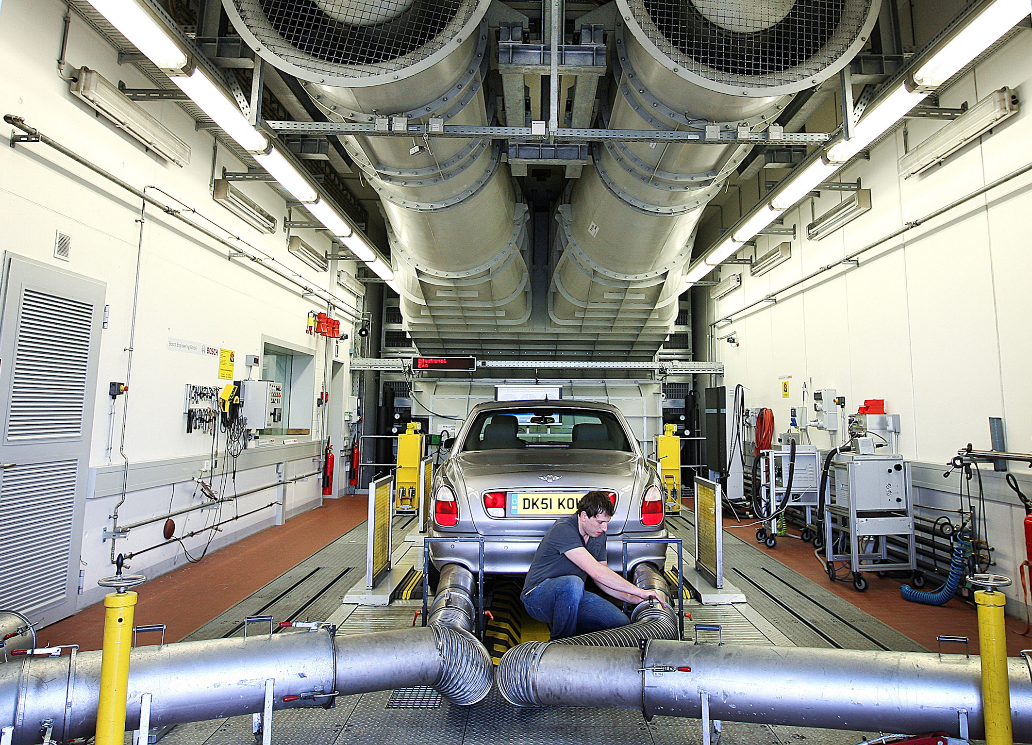 Emissietests op een hele auto kosten tijd en geld, en tonen nog altijd niet wat er precies gebeurt in de ‘black box’ van het motormanagement. Die zou je apart moeten kunnen testen. (foto Bosch)