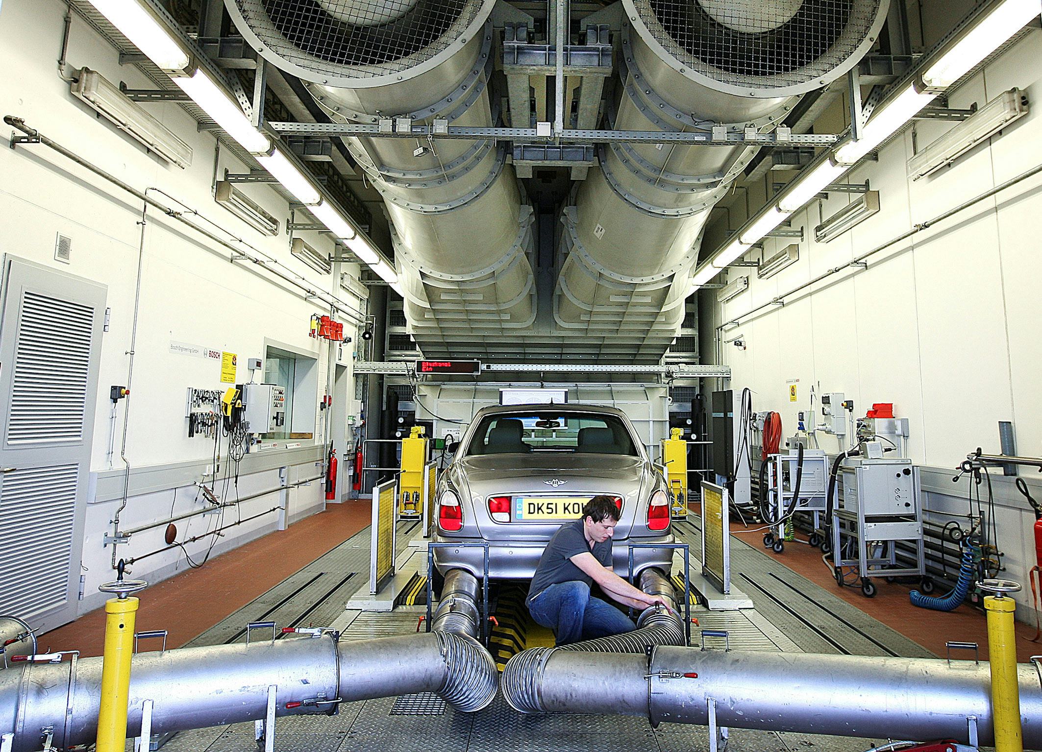 Emissietests op een hele auto kosten tijd en geld, en tonen nog altijd niet wat er precies gebeurt in de ‘black box’ van het motormanagement. Die zou je apart moeten kunnen testen. (foto Bosch)