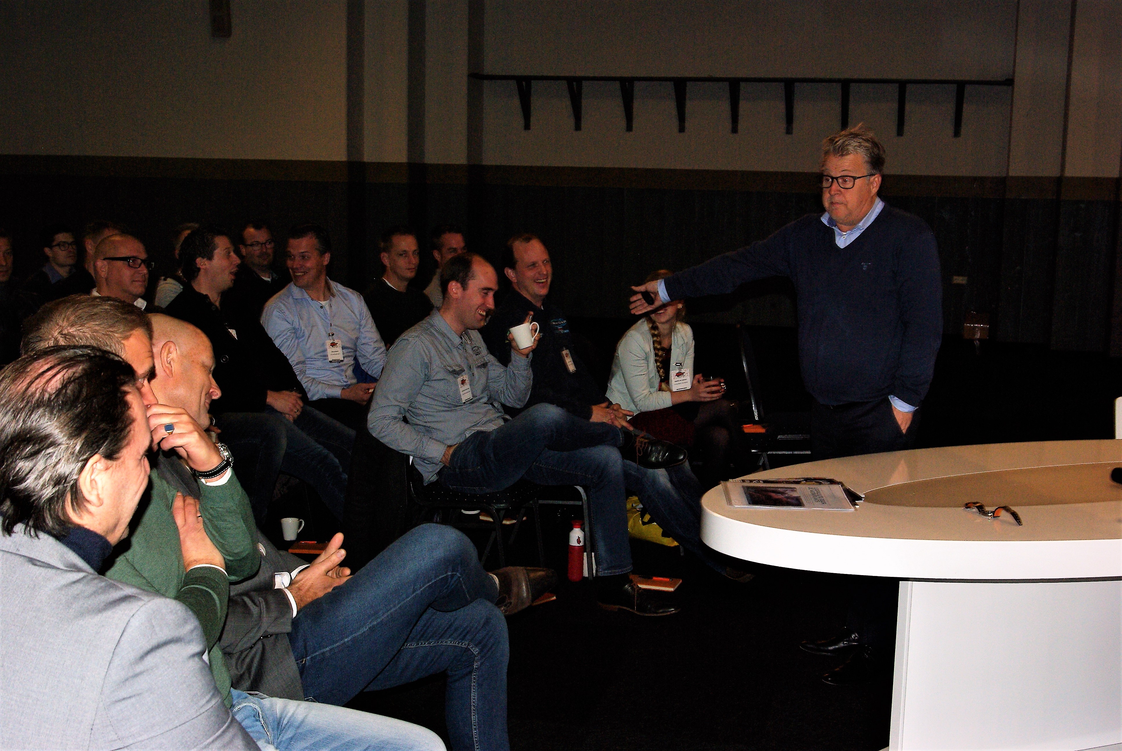 Een powersessie met Gastvrijheidspecialist Milo Berlijn betekent dynamiek en veel lachen. Met zijn ervaring en humor weet hij de ondernemers te inspireren en bewust te maken van gedrag.