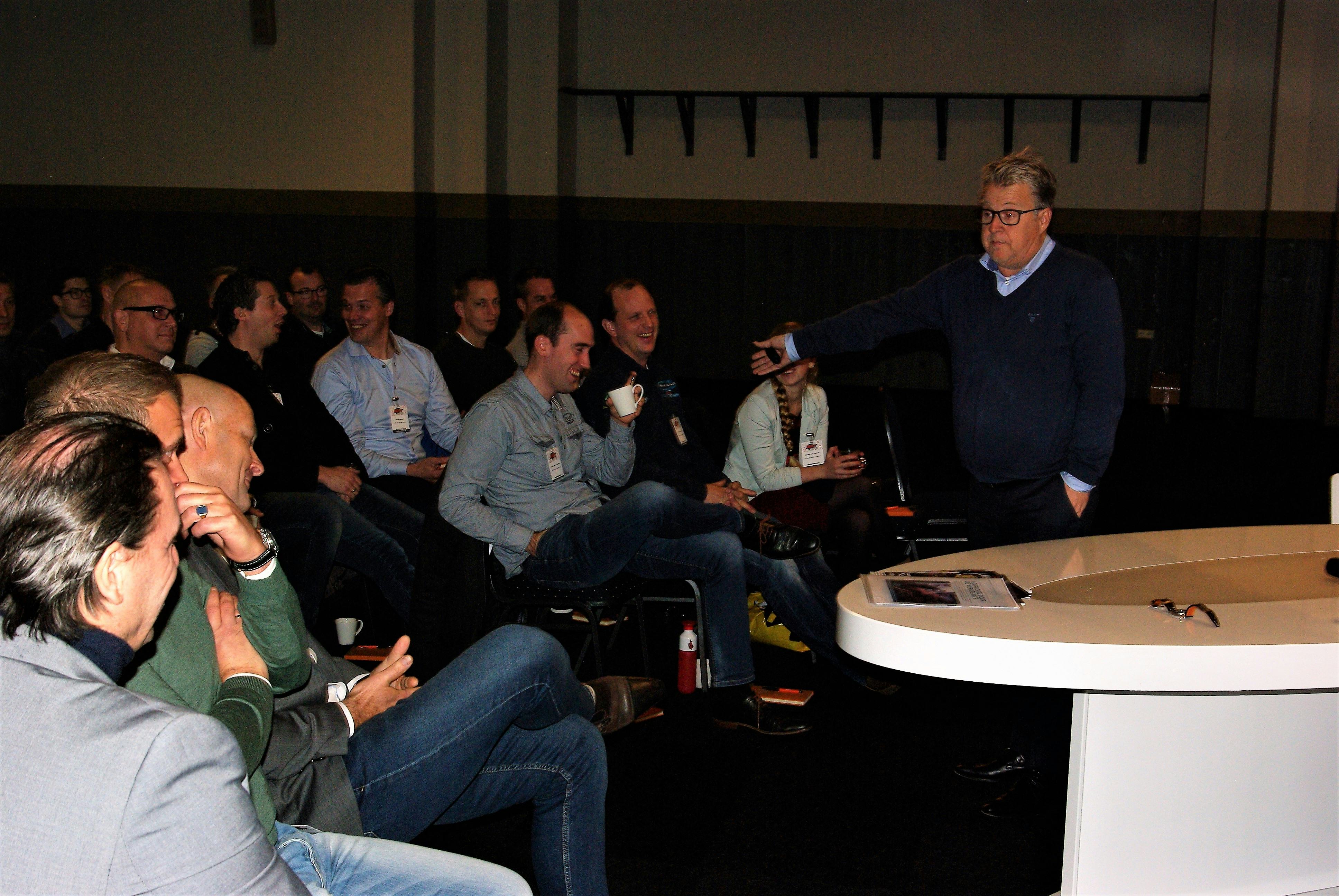 Een powersessie met Gastvrijheidspecialist Milo Berlijn betekent dynamiek en veel lachen. Met zijn ervaring en humor weet hij de ondernemers te inspireren en bewust te maken van gedrag.