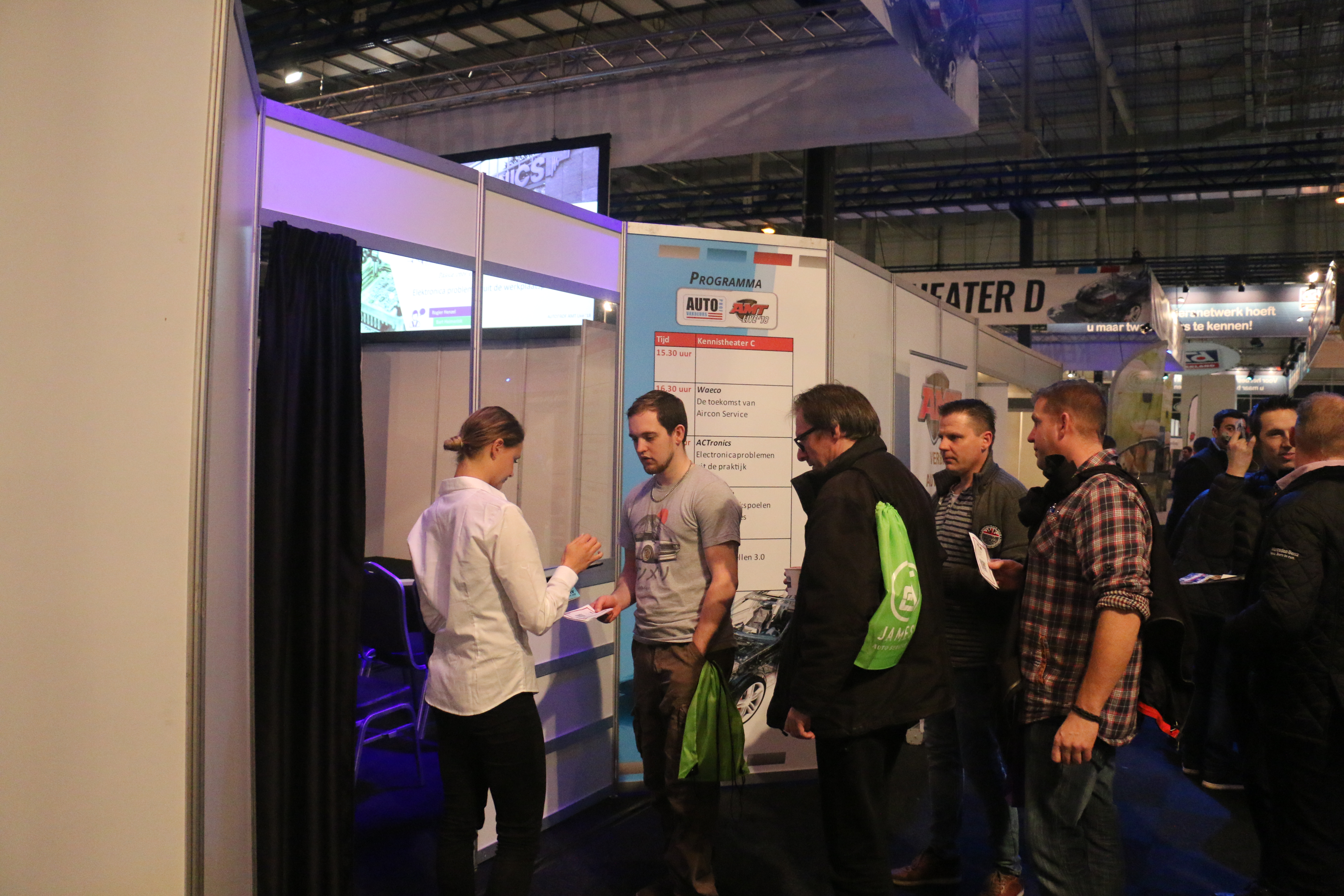 Vier Kennistheaters waar je vele Kennissessies kan volgen. Vandaag is je laatste kans. Om 15.30 start de eerste ronde, en daarna elk uur tot 19.30 uur.