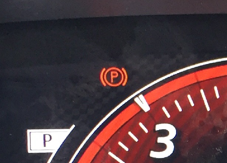 Het remlampje brandt, er is een foutcode, maar remvloeistofniveau en handrem zijn ok. Wat is er aan de hand?