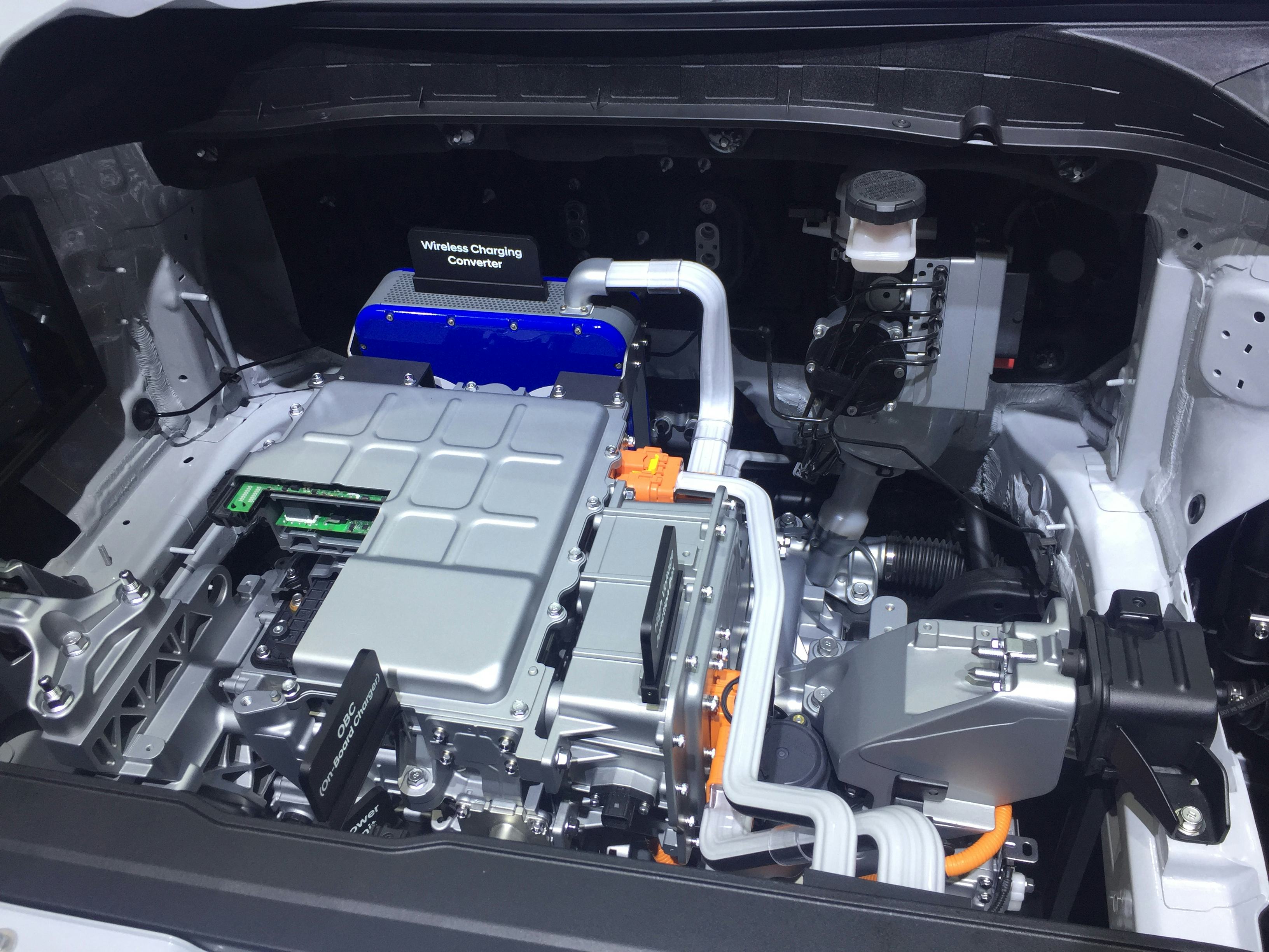 Opnieuw zien we weer veel EV-modellen en zelfs een waterstofauto. Elektrificatie in zowel aandrijving als comfortsystemen kun je niet uit de weg gaan.