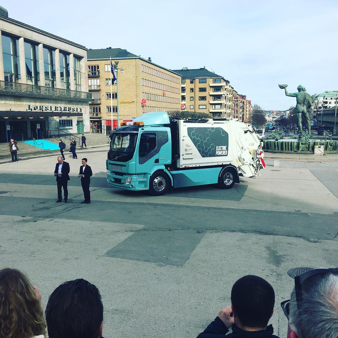 Volvo introduceerde vanmorgen in Zweden de eerste volledig elektrische truck. (Foto: Annemiek Jorritsma)