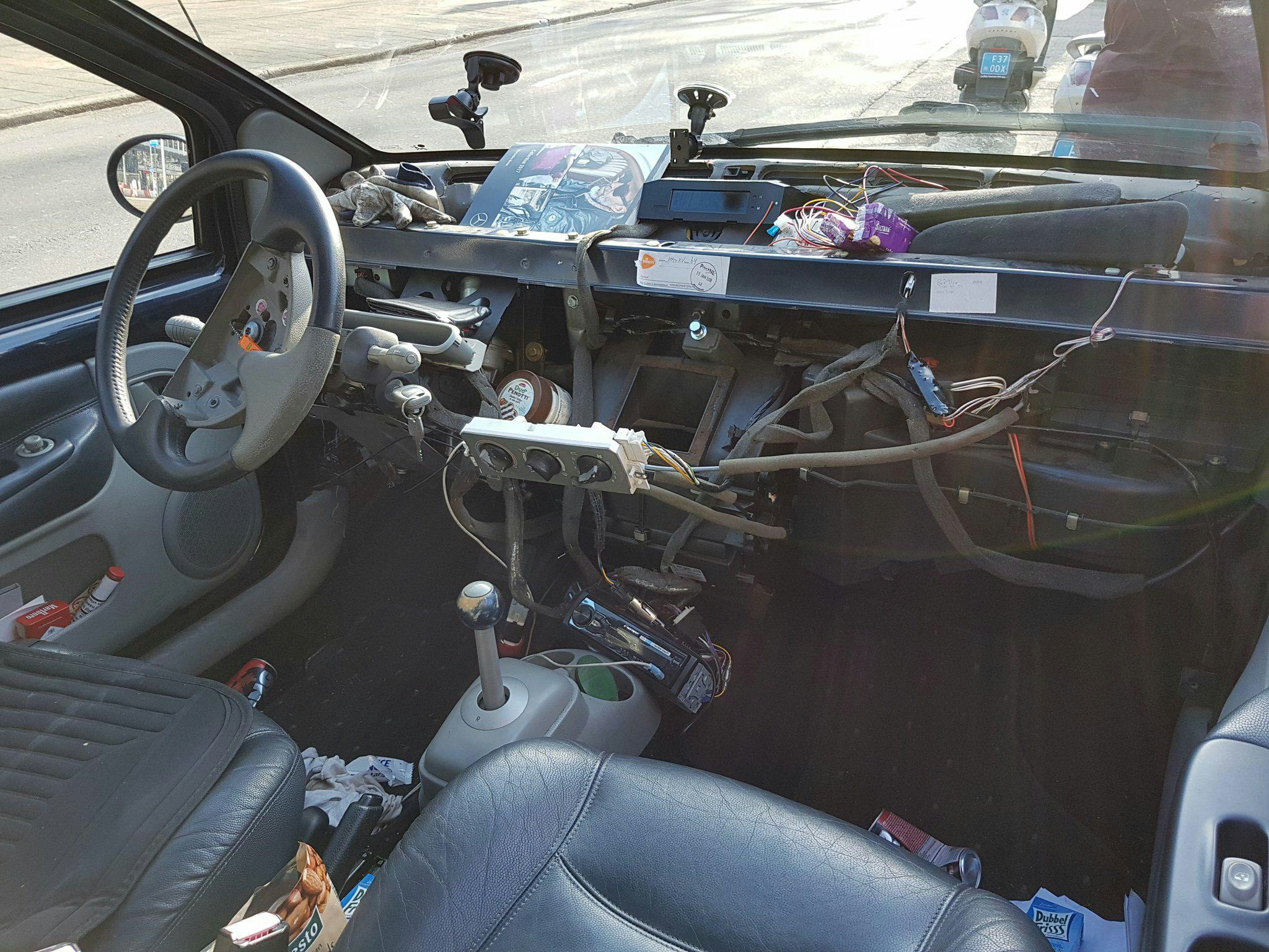 De politie Rotterdam Centrum liet de bestuurder niet doorrijden. En de APK-keurmeester?