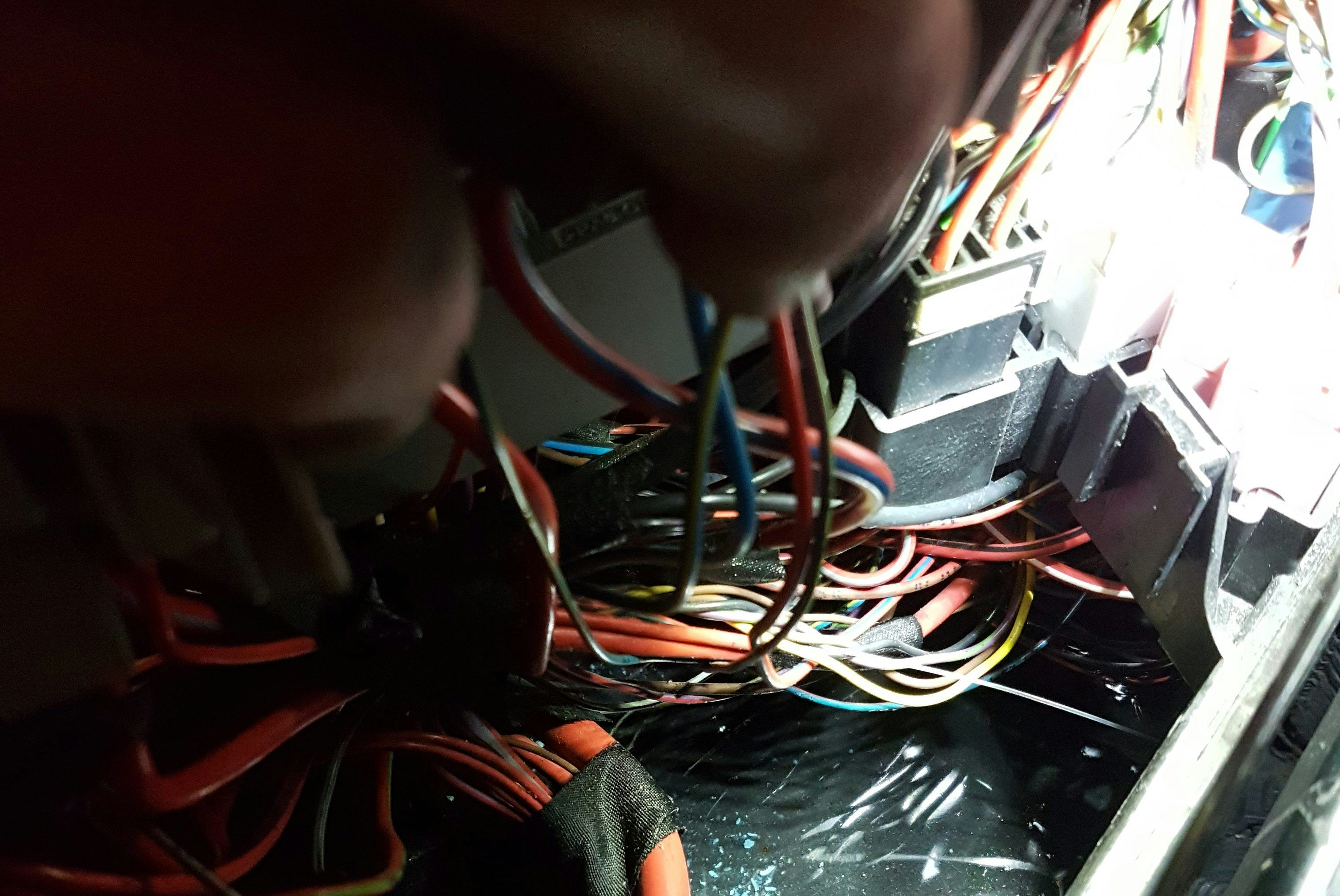 Water in de zekeringkast is niet bevorderlijk voor de elektronica.