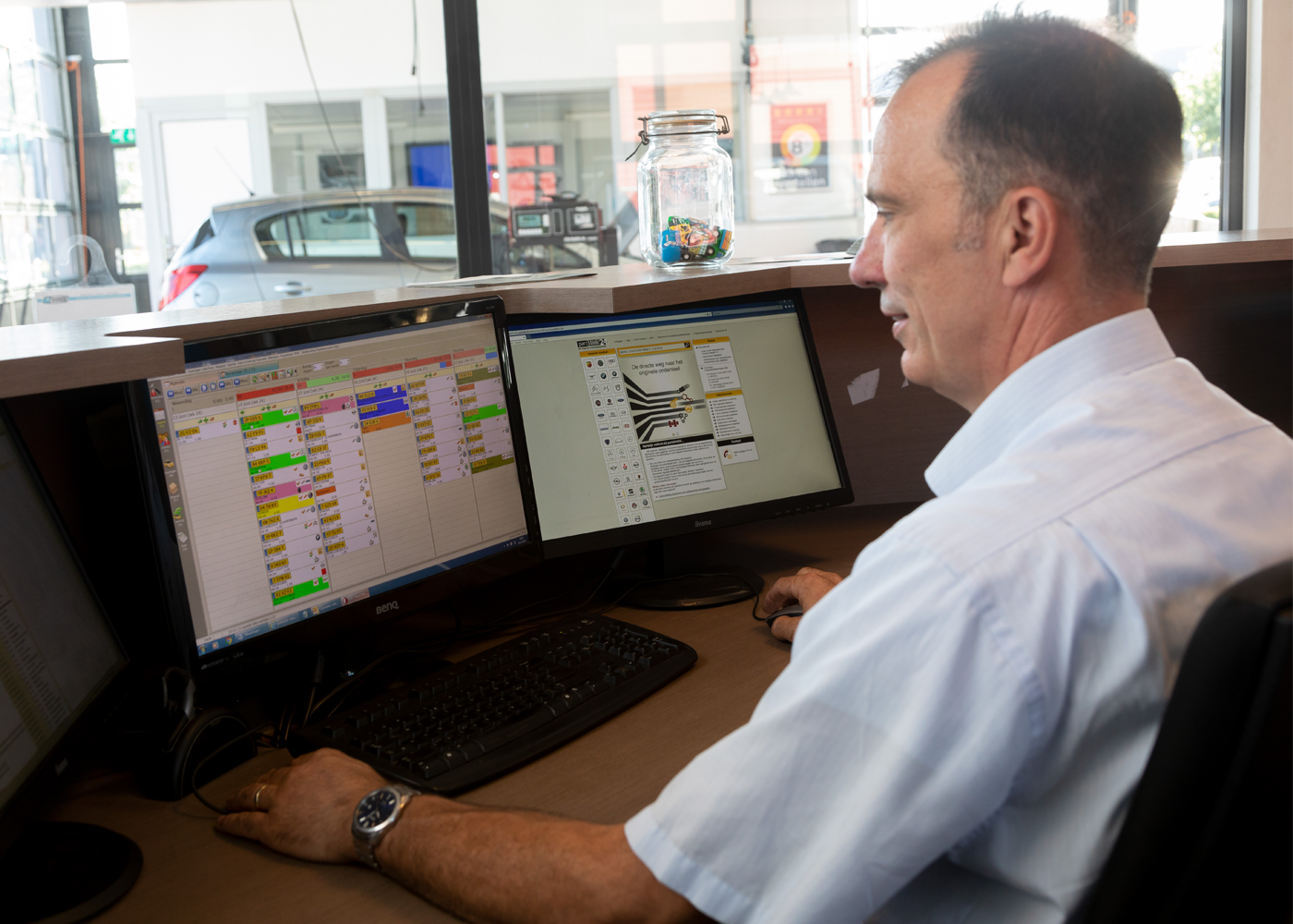 Autoservice Stepelo werkt inmiddels drie jaar met een volledig papierloze planning. “Het geeft overzicht en rust bij de receptie en in de werkplaats”, zegt Frank ten Dam.