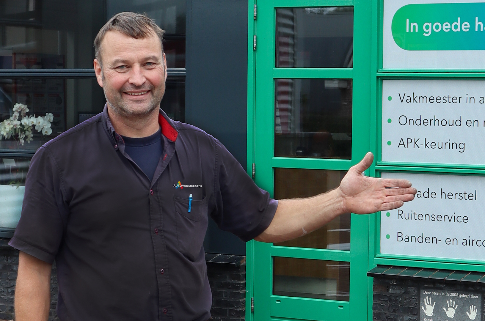 Marco Groen is trots op zijn nieuwe gevel, deze staat nu net als zijn bedrijf voor vakmanschap. 