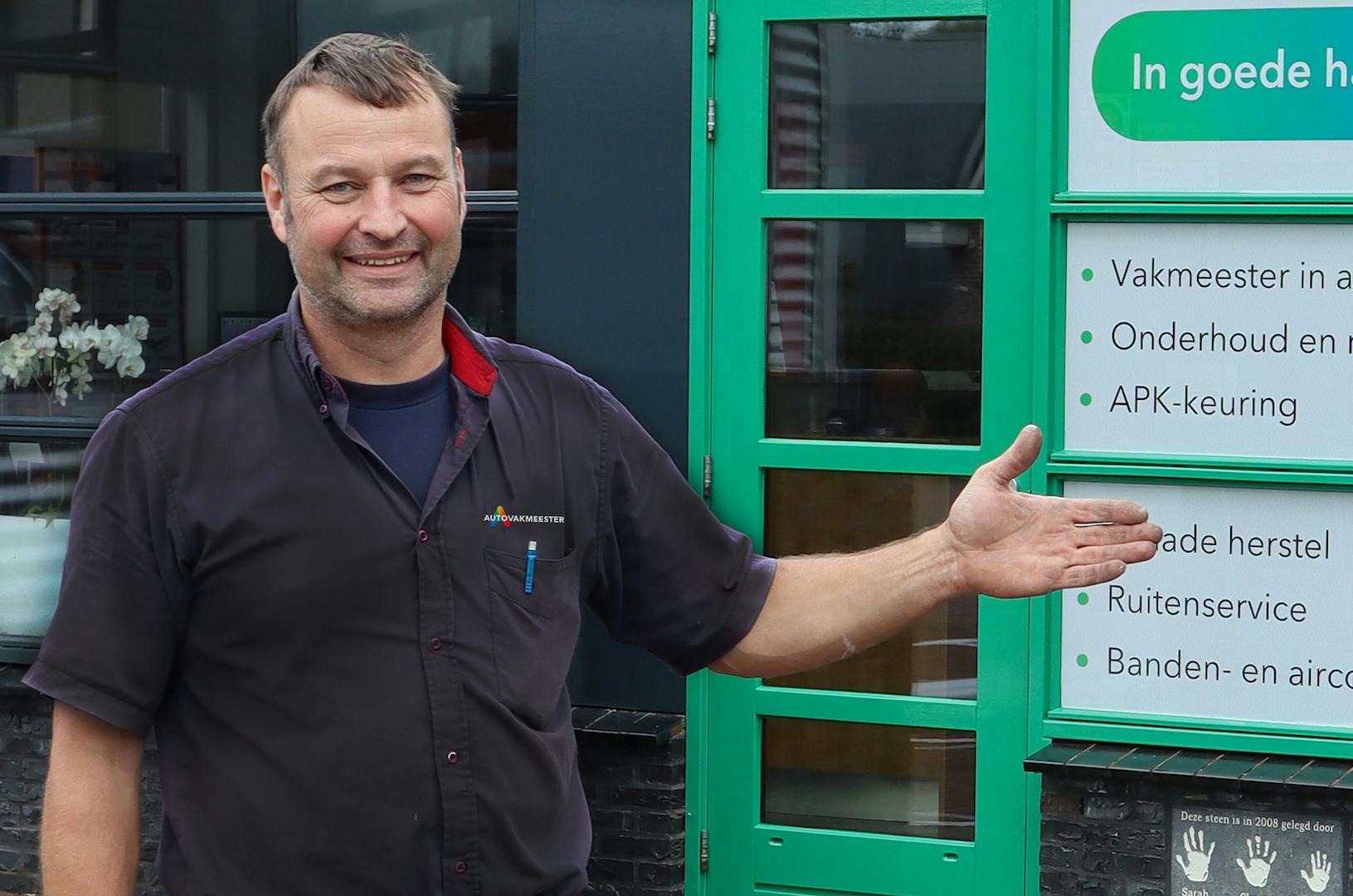 Marco Groen is trots op zijn nieuwe gevel, deze staat nu net als zijn bedrijf voor vakmanschap.